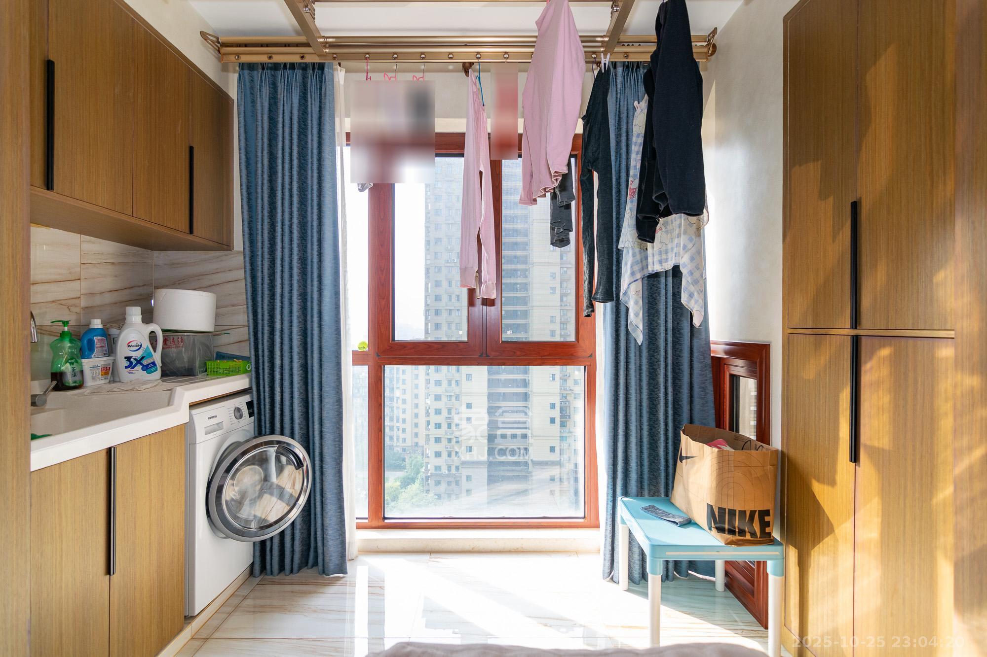 澳海澜庭  2室2厅1卫    60.0万阳台