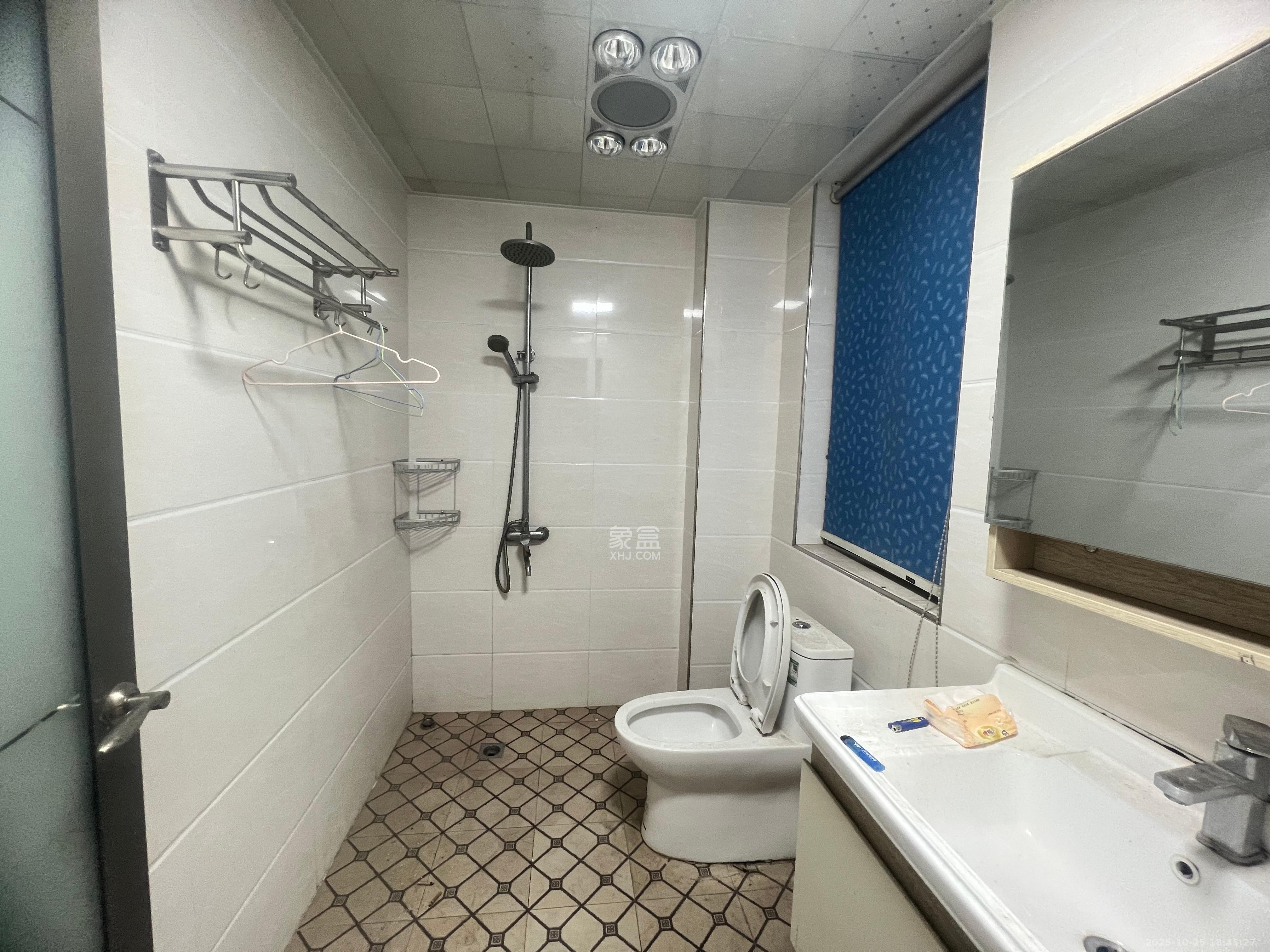 恒广国际景园一二区 3室2厅2卫 2300.0元/月 恒广国际景园一二区 3室2厅2卫 2300.0元/月室内图