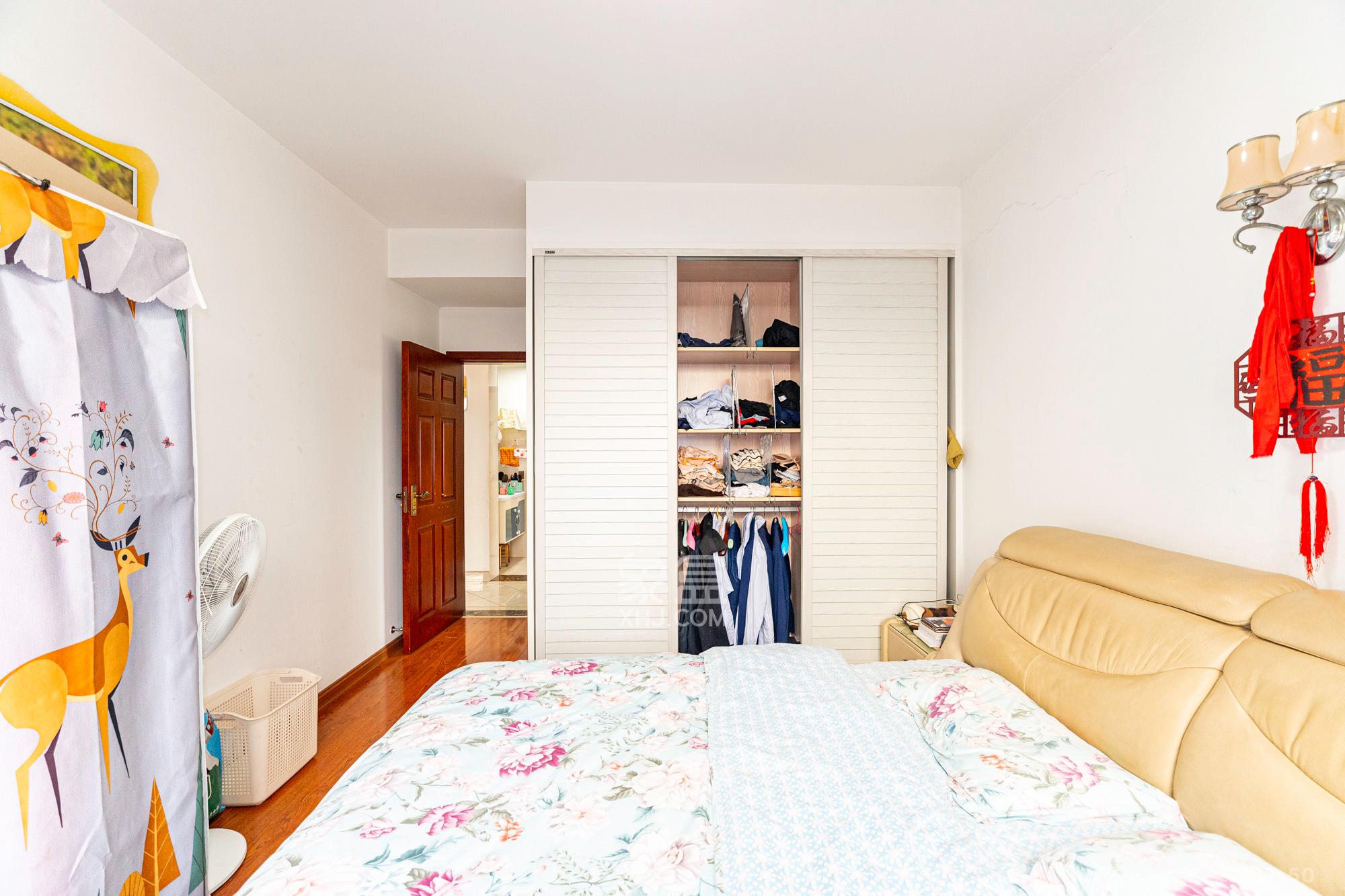 悦湖山 4室2厅2卫 85.0万 悦湖山 4室2厅2卫 85.0万卧室