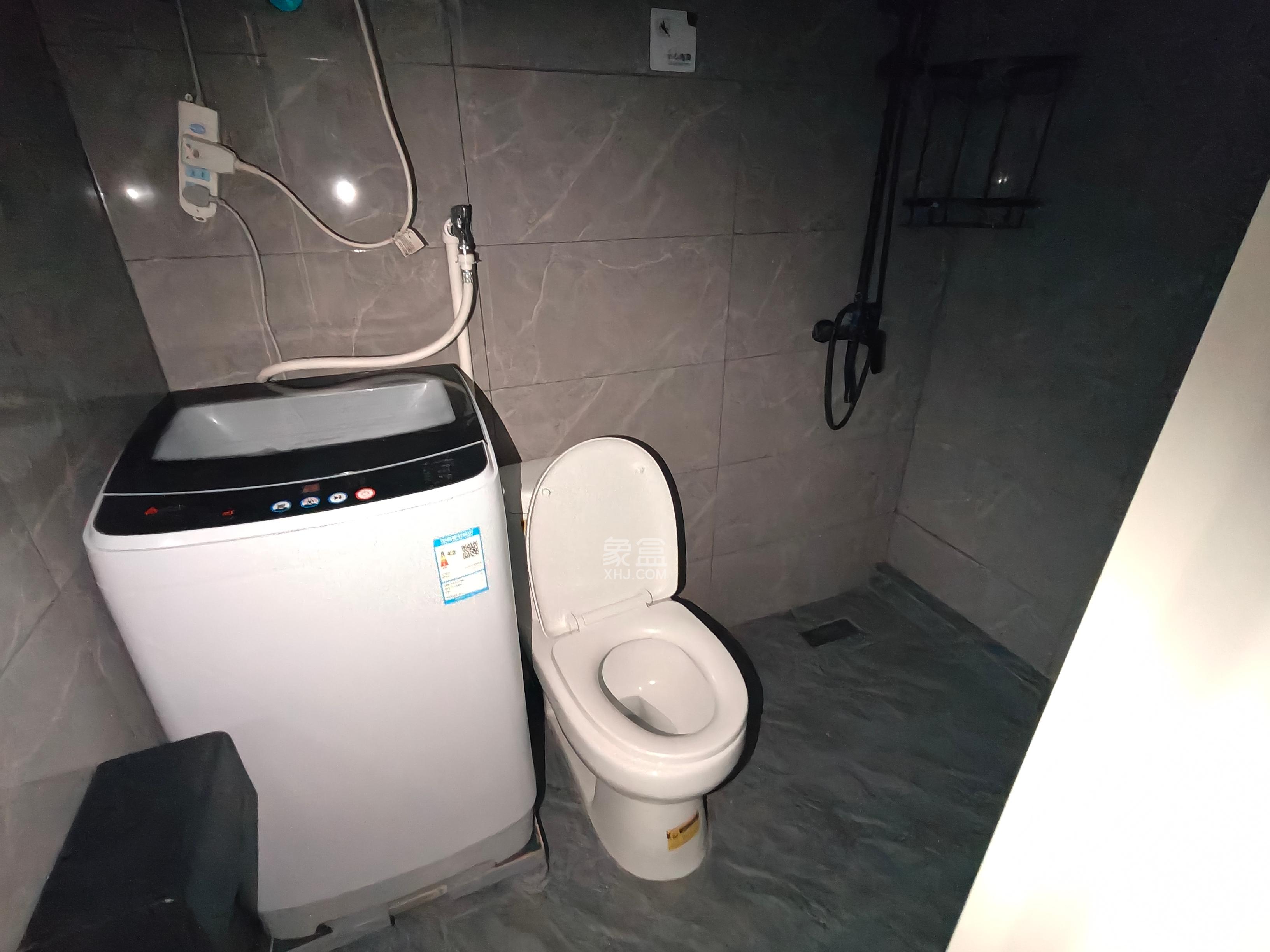 保利中环广场(保利中悦苑)  1室1厅1卫    1600.0元/月 保利中环广场(保利中悦苑)  1室1厅1卫    1600.0元/月室内图