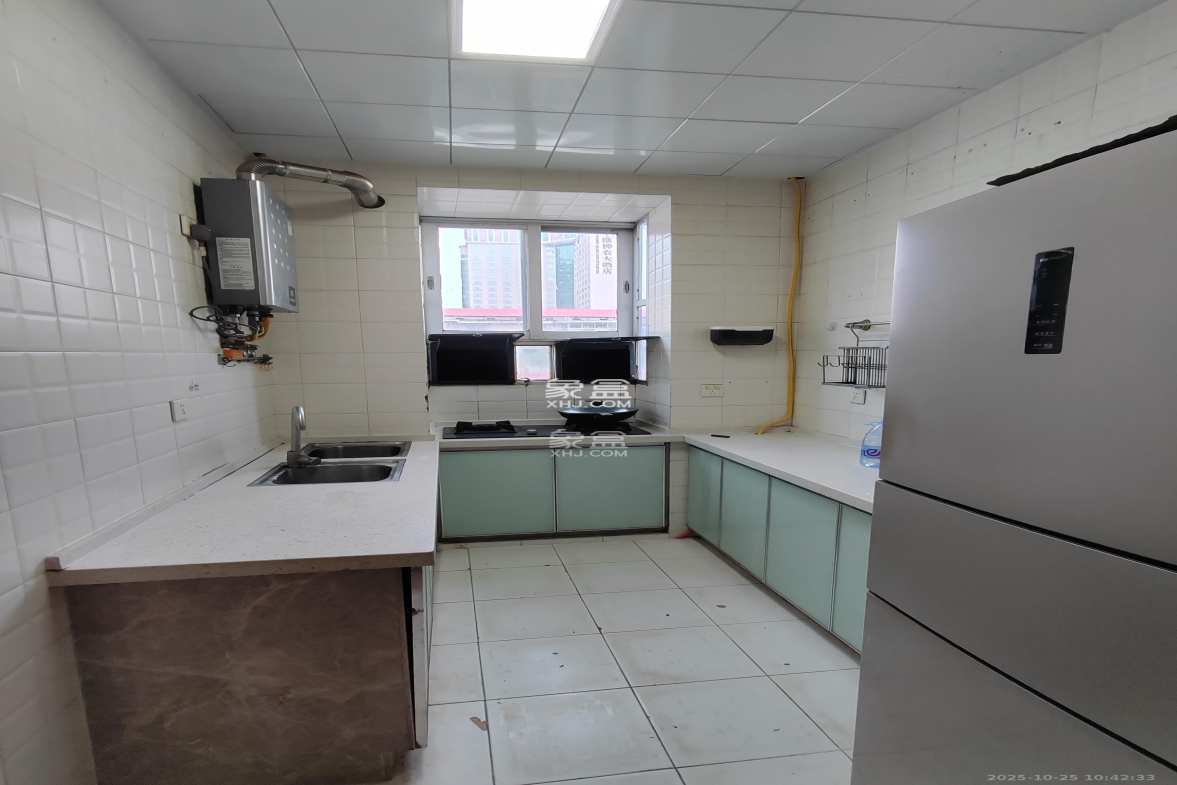 广电南院宿舍  3室1厅1卫    2100.0元/月 广电南院宿舍  3室1厅1卫    2100.0元/月室内图