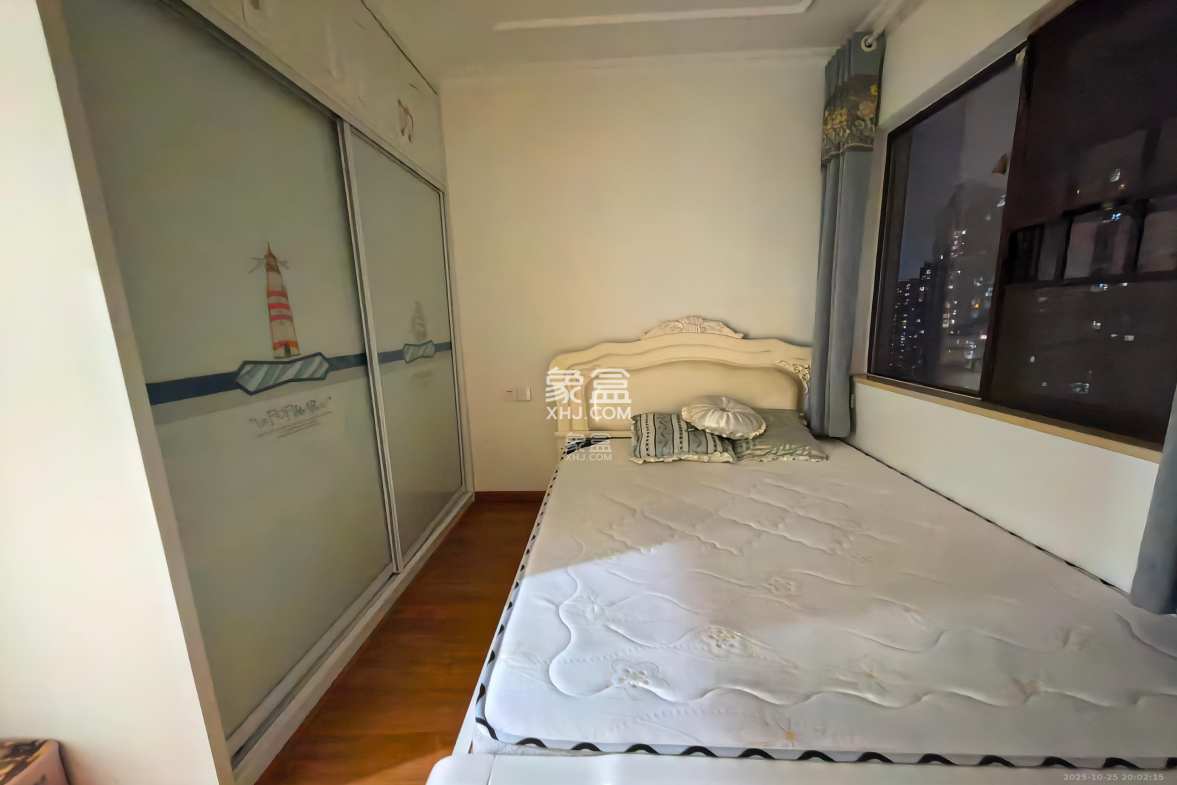 华润置地广场二期 3室2厅1卫 2300.0元/月 华润置地广场二期 3室2厅1卫 2300.0元/月室内图