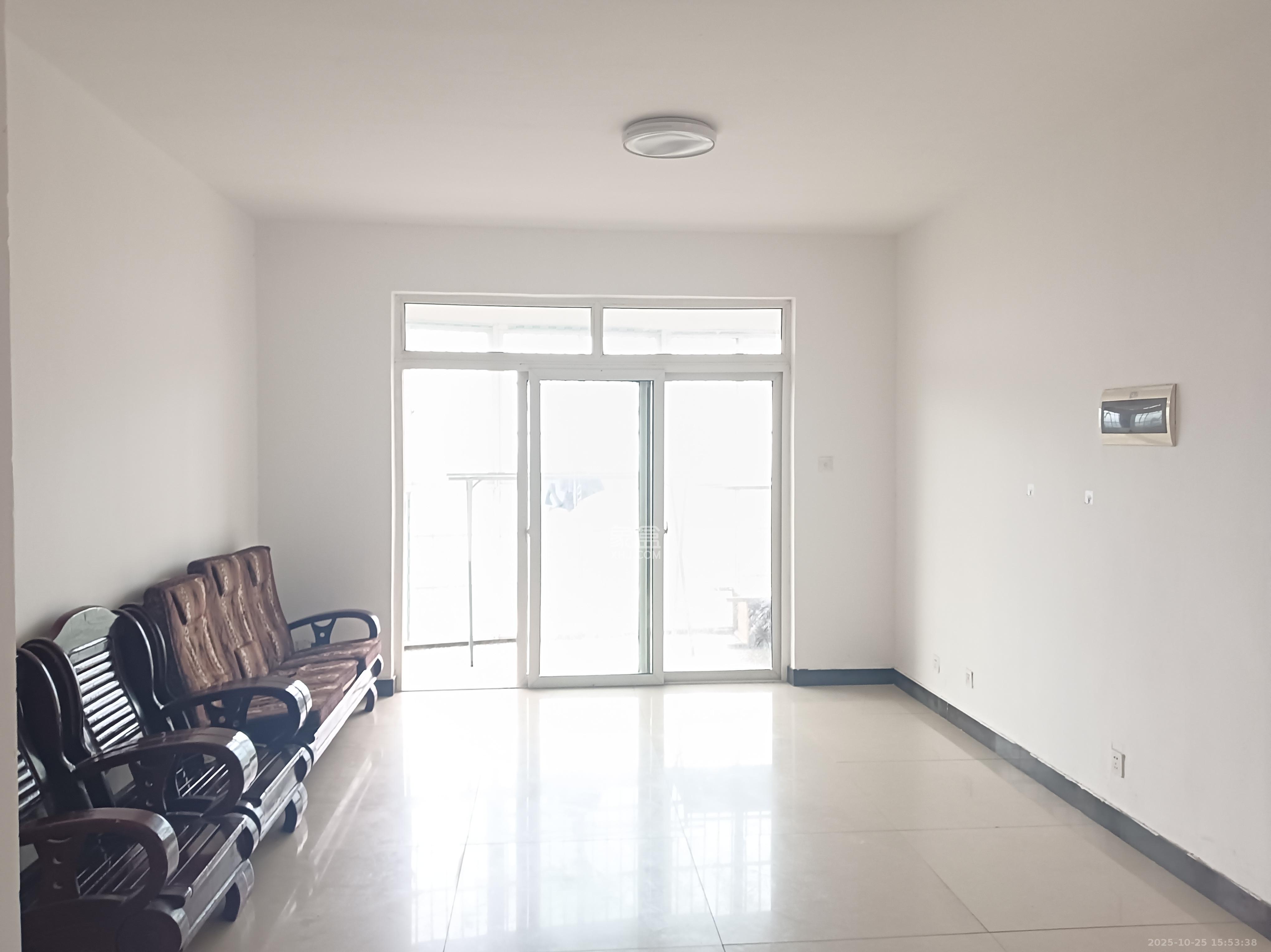 东门尚苑  3室2厅2卫    1600.0元/月室内图