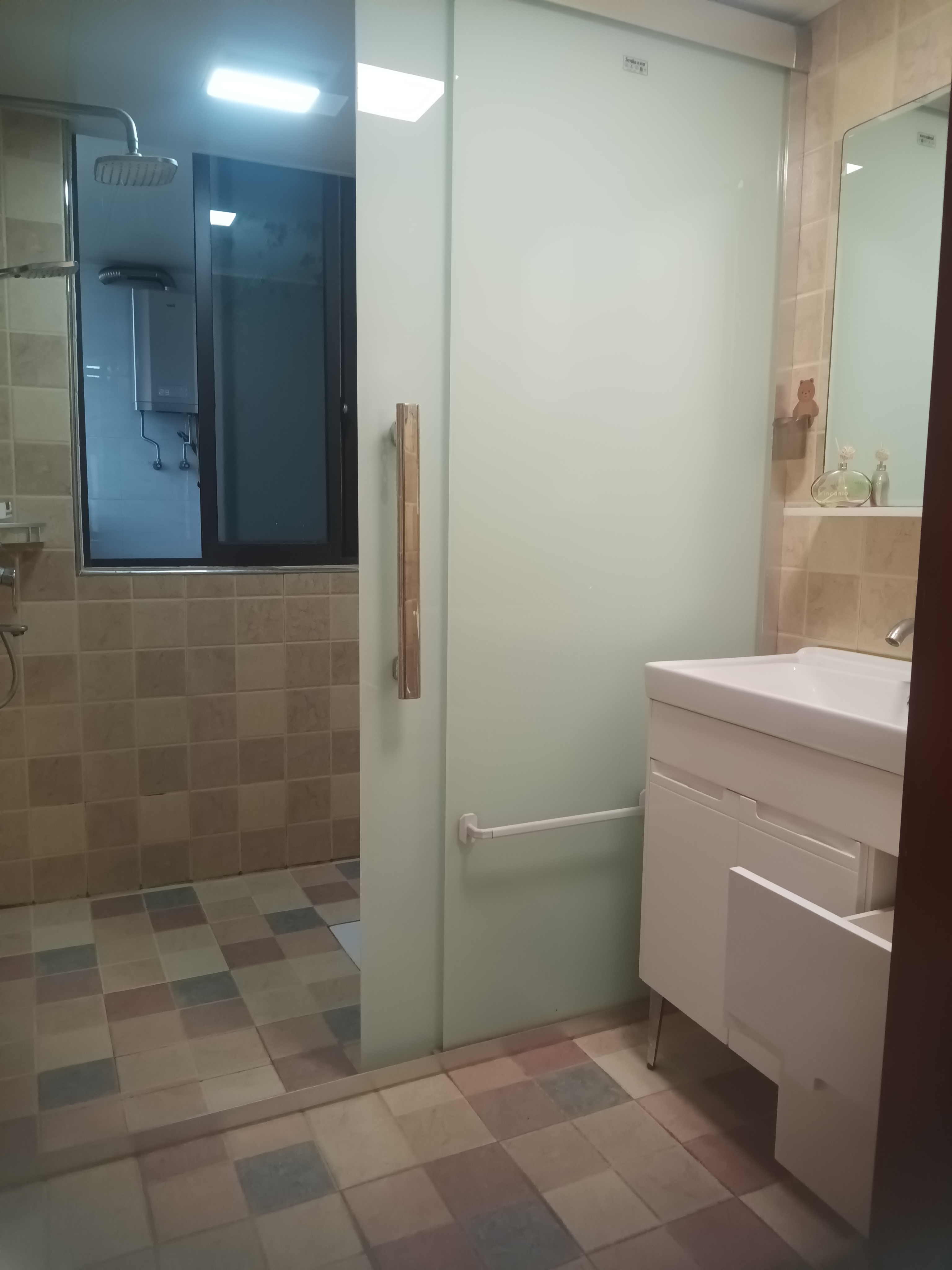 金钟时代城  3室2厅2卫    1800.0元/月室内图