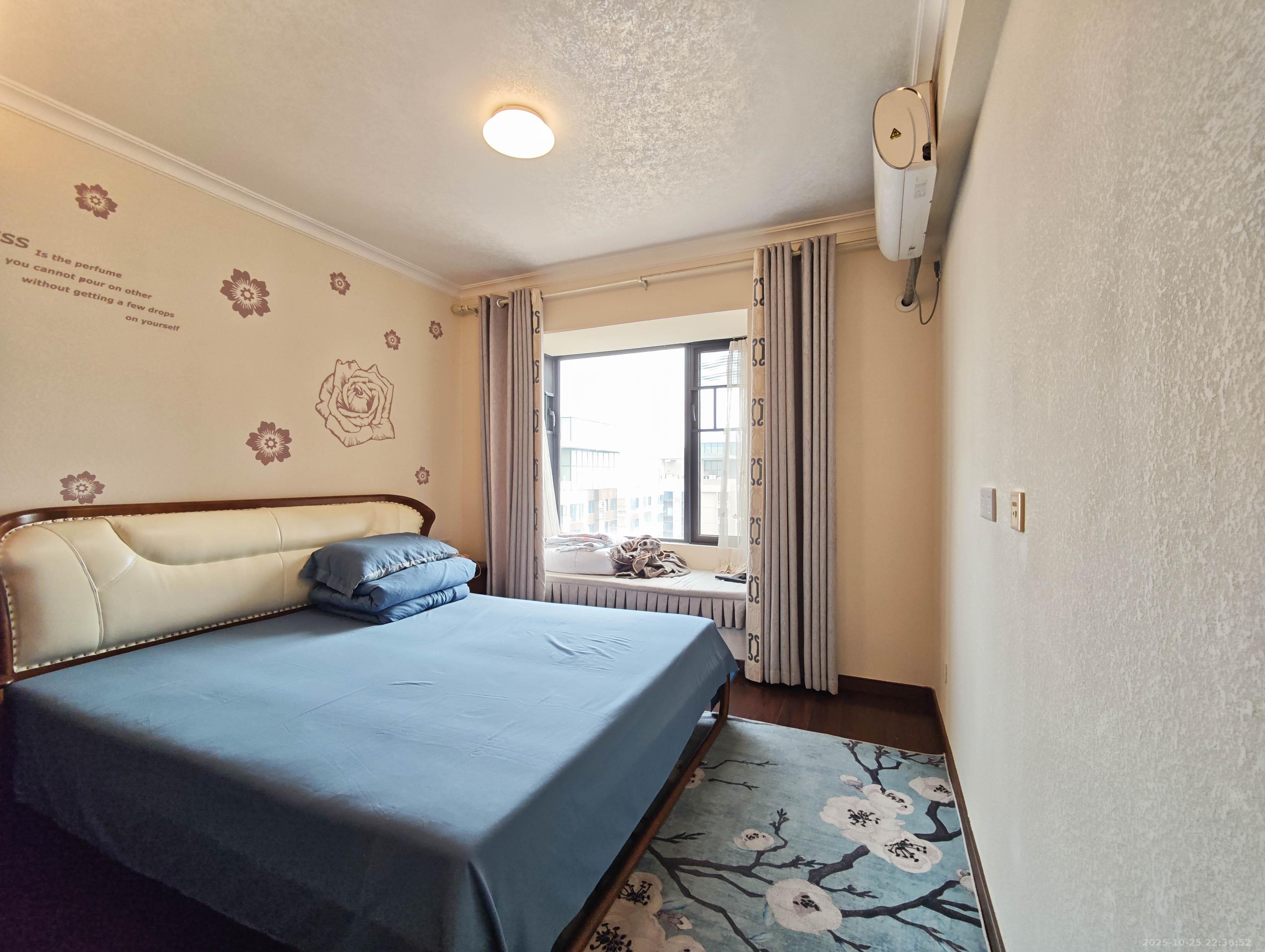 万科魅力之城  4室2厅2卫    150.0万卧室