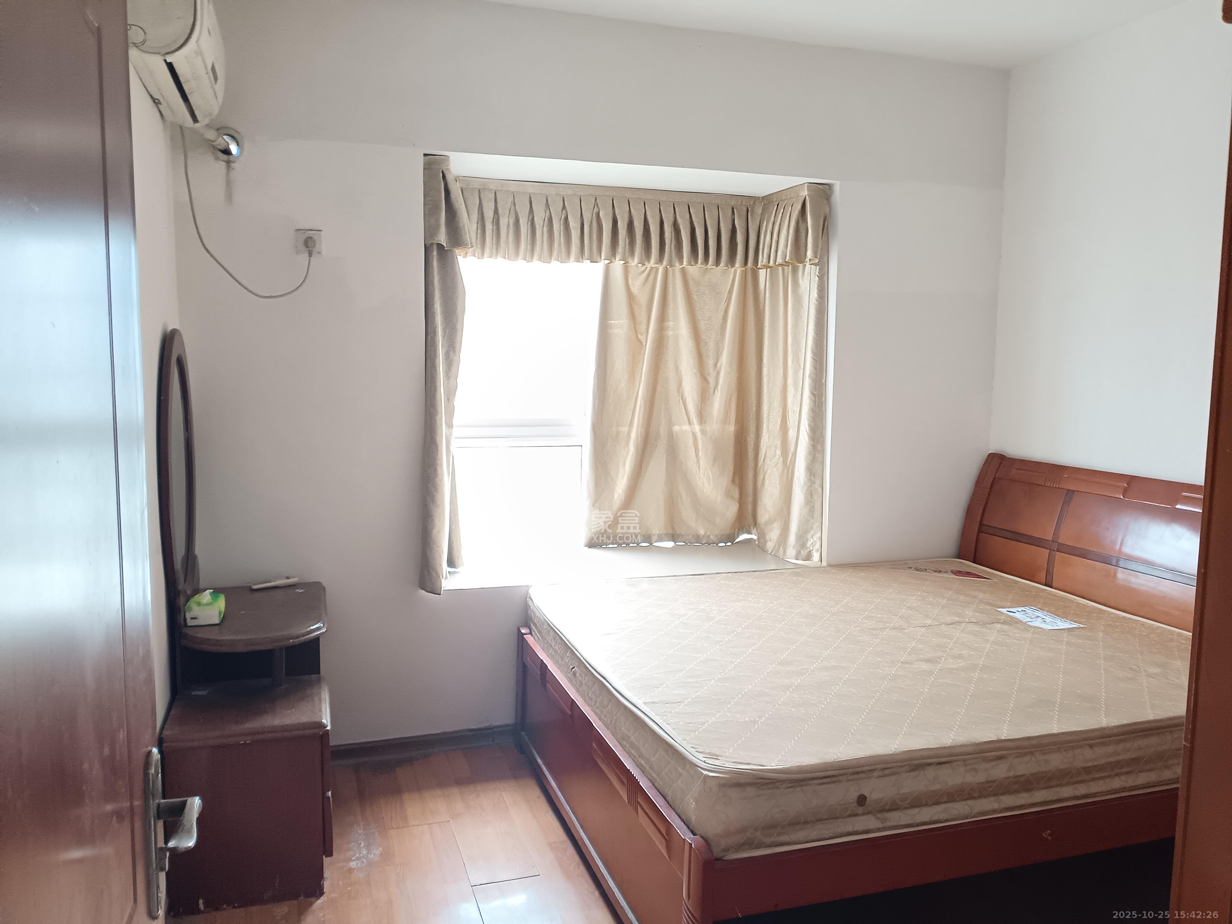 金麓西岸和苑  2室2厅1卫    1800.0元/月 金麓西岸和苑  2室2厅1卫    1800.0元/月室内图