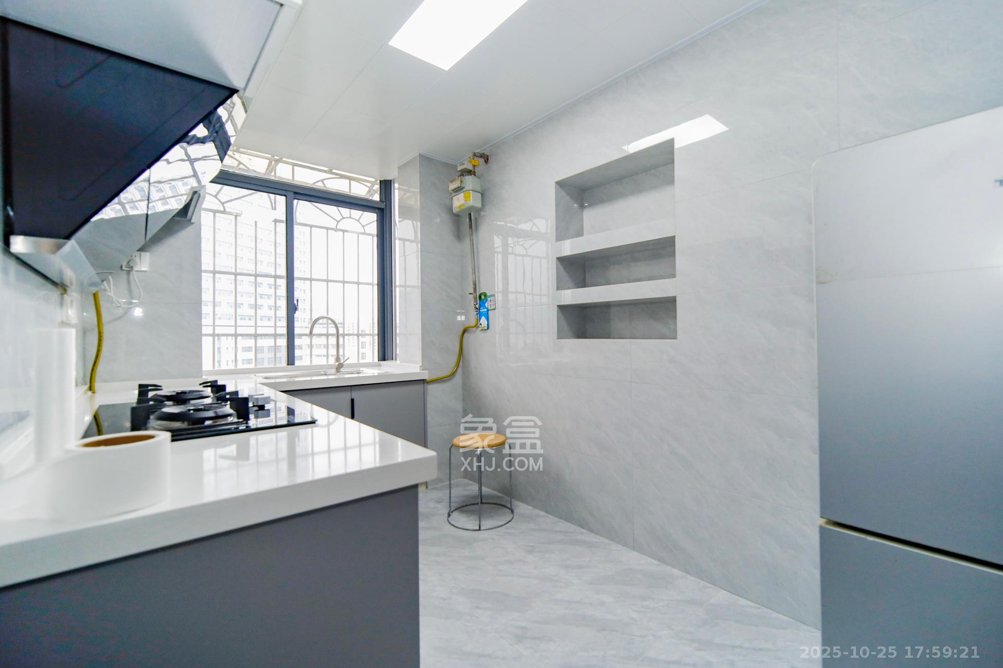 铁四院  3室2厅1卫    88.0万厨房