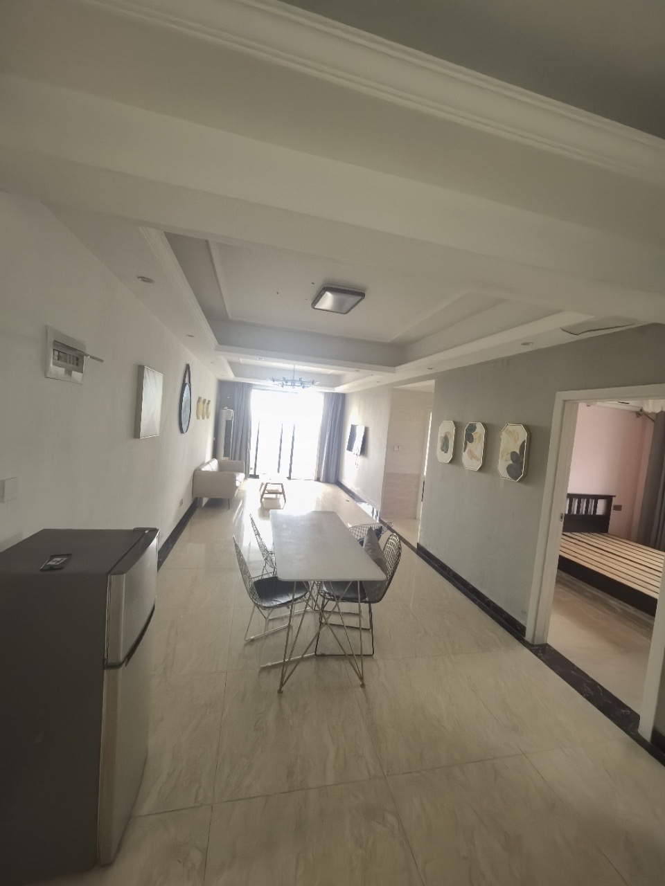 远大购物广场  2室2厅1卫    100.0万客厅