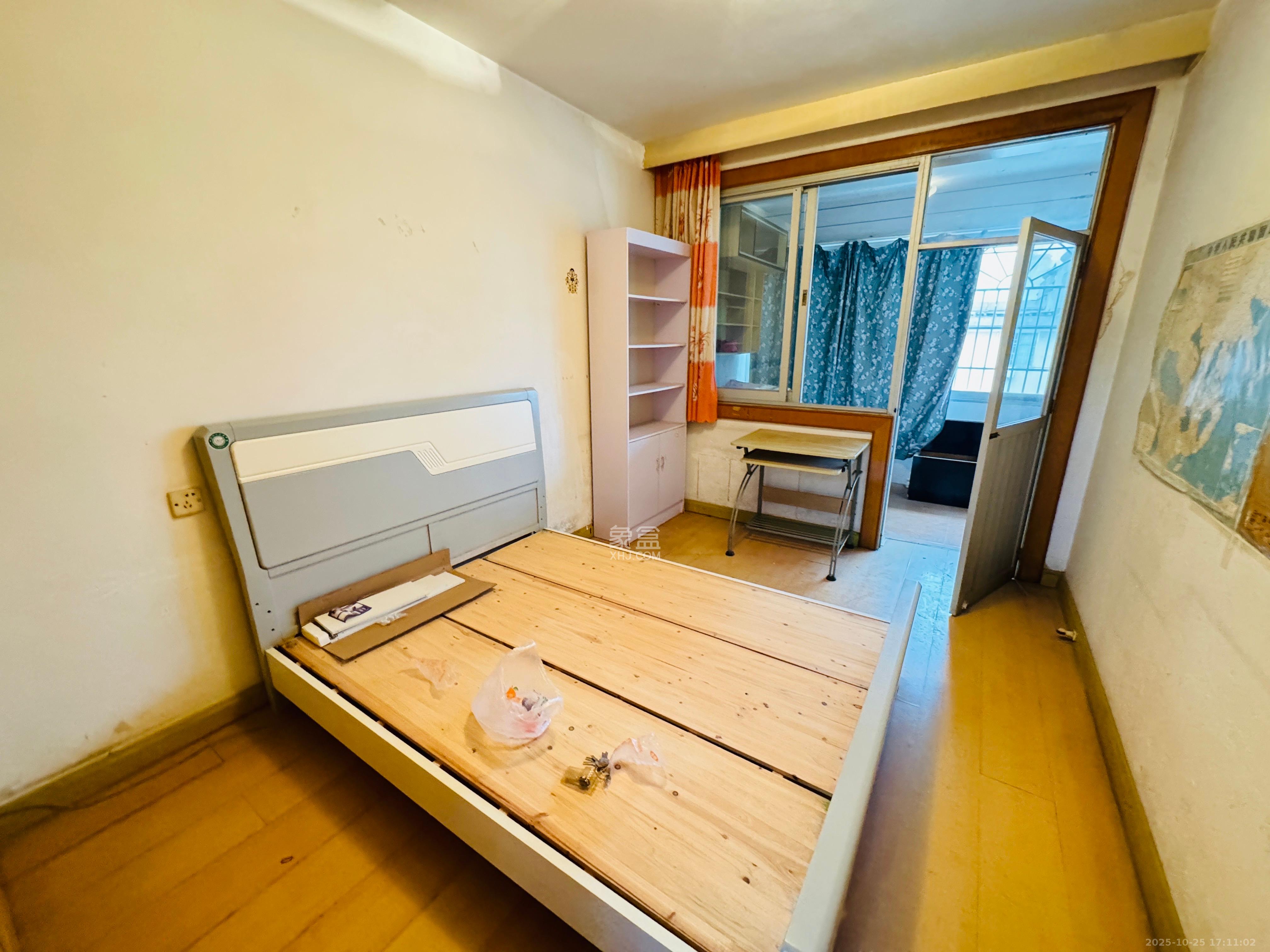 第一师范宿舍  2室2厅1卫    2300.0元/月室内图