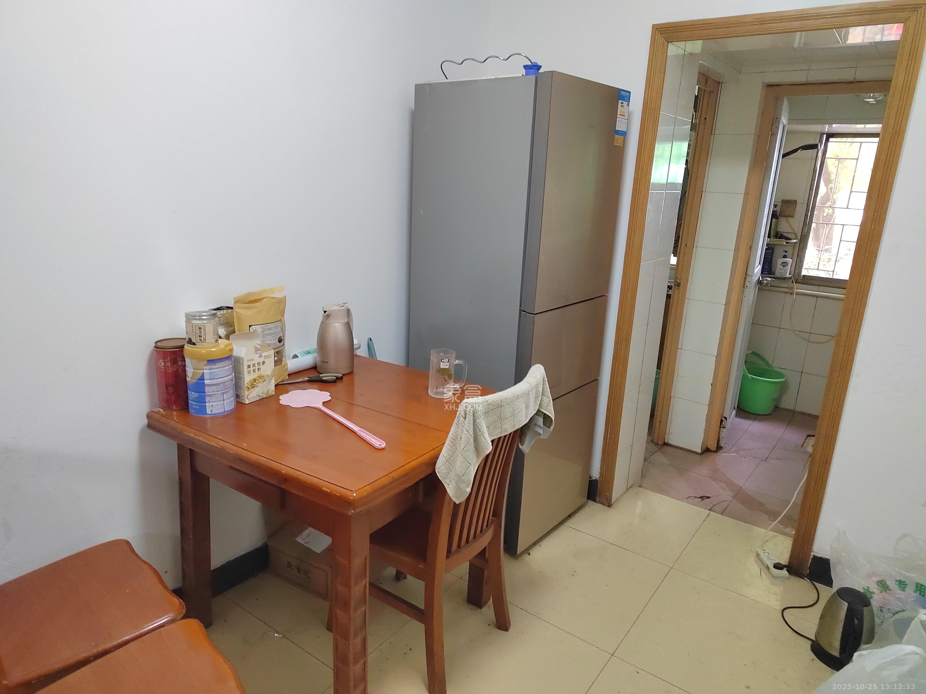 仁和家园  1室2厅1卫    1400.0元/月室内图