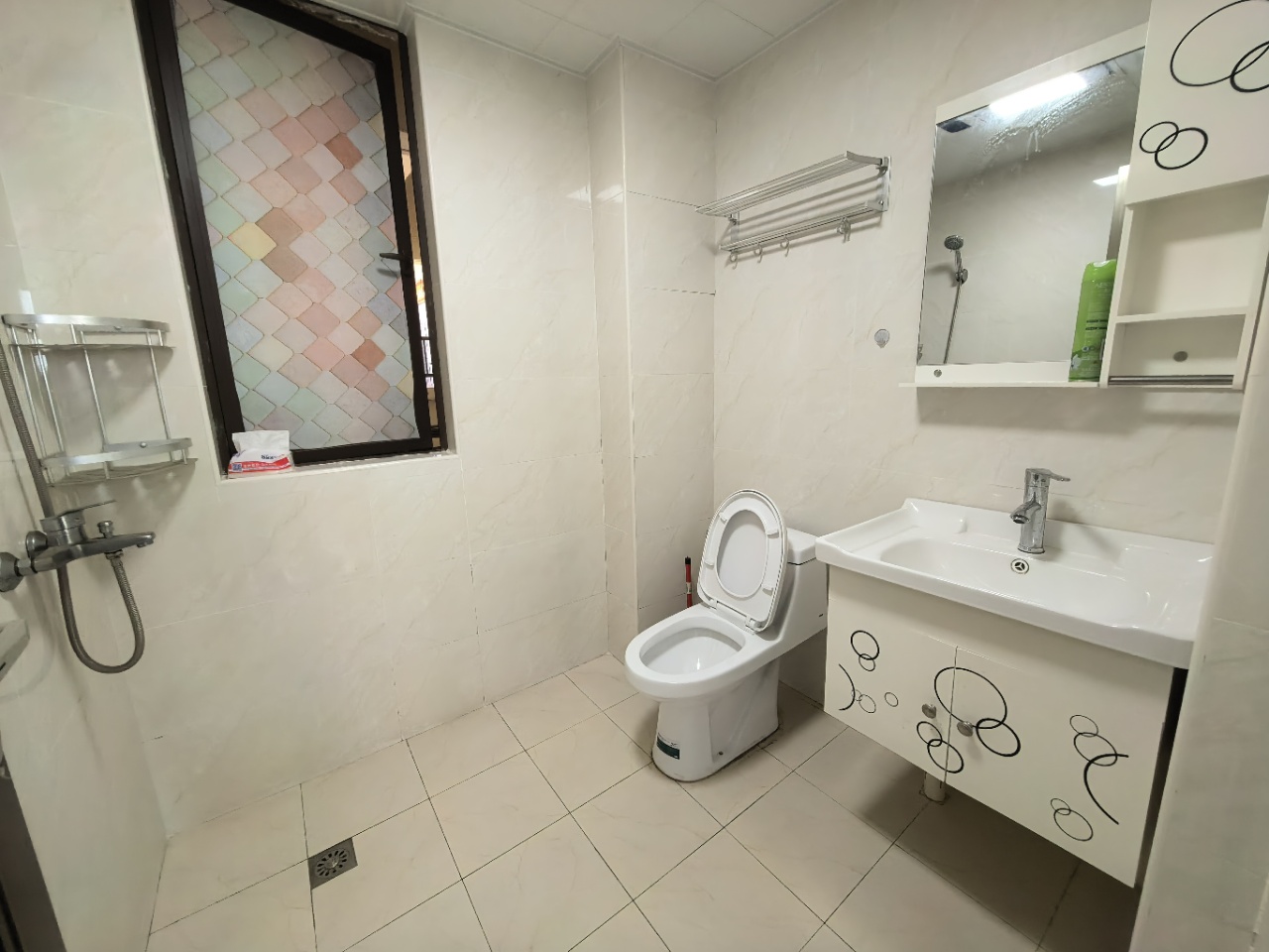 华润置地广场二期 3室2厅2卫 2000.0元/月 华润置地广场二期 3室2厅2卫 2000.0元/月户型图