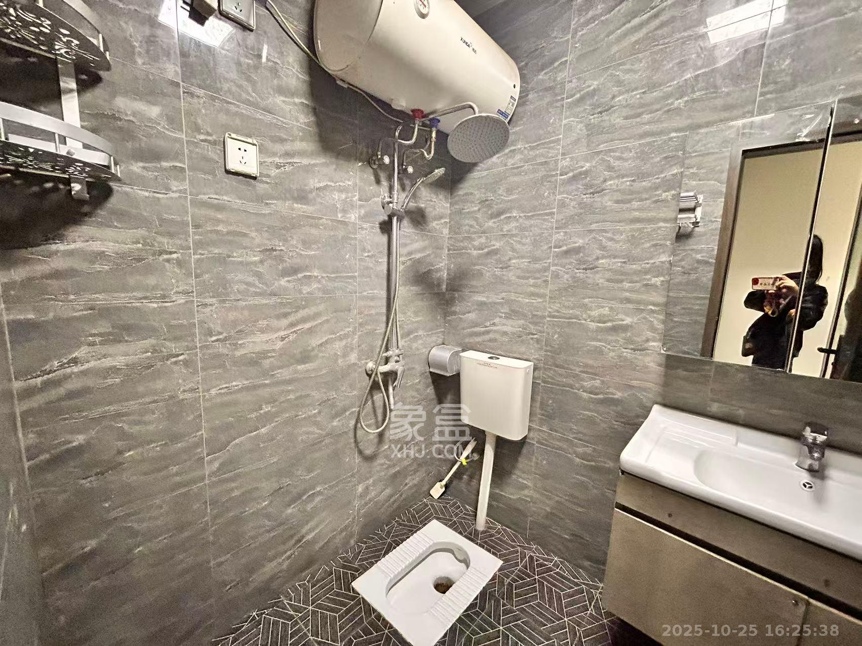 江南华府  1室1厅1卫    1700.0元/月室内图