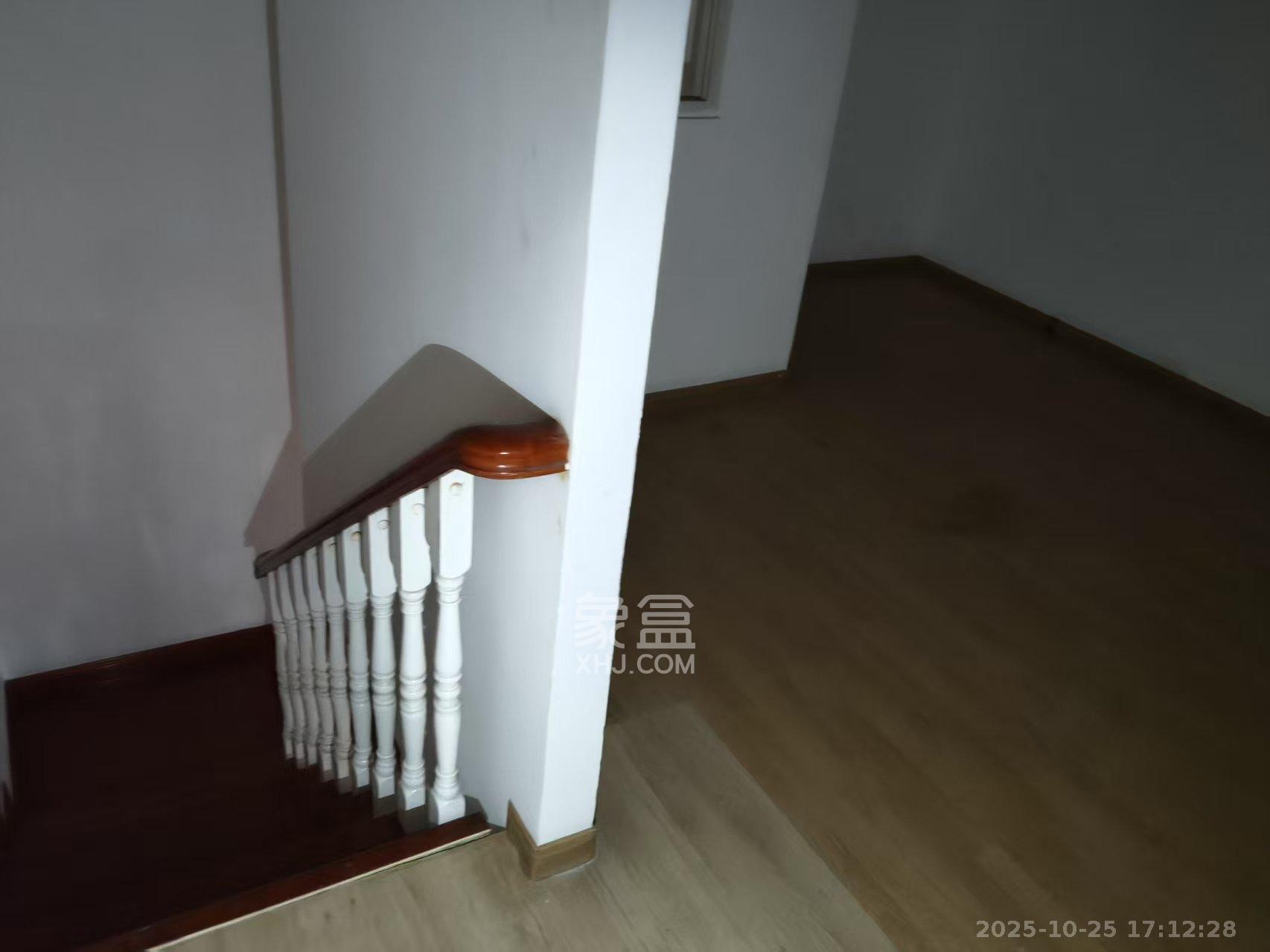 绿城桂花城  5室2厅2卫    3700.0元/月室内图