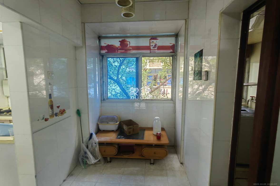 长重机械厂宿舍 2室1厅1卫 1300.0元/月 长重机械厂宿舍 2室1厅1卫 1300.0元/月室内图