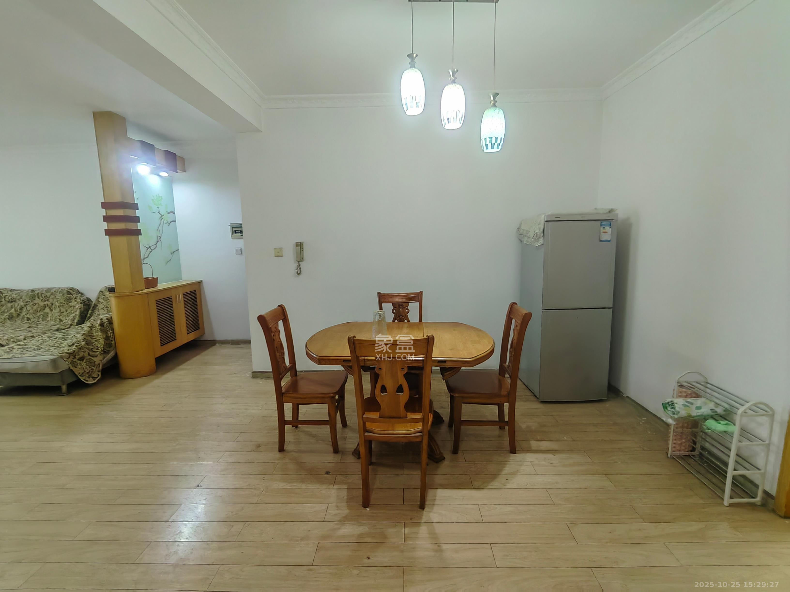 创业乐园  3室2厅2卫    1400.0元/月室内图