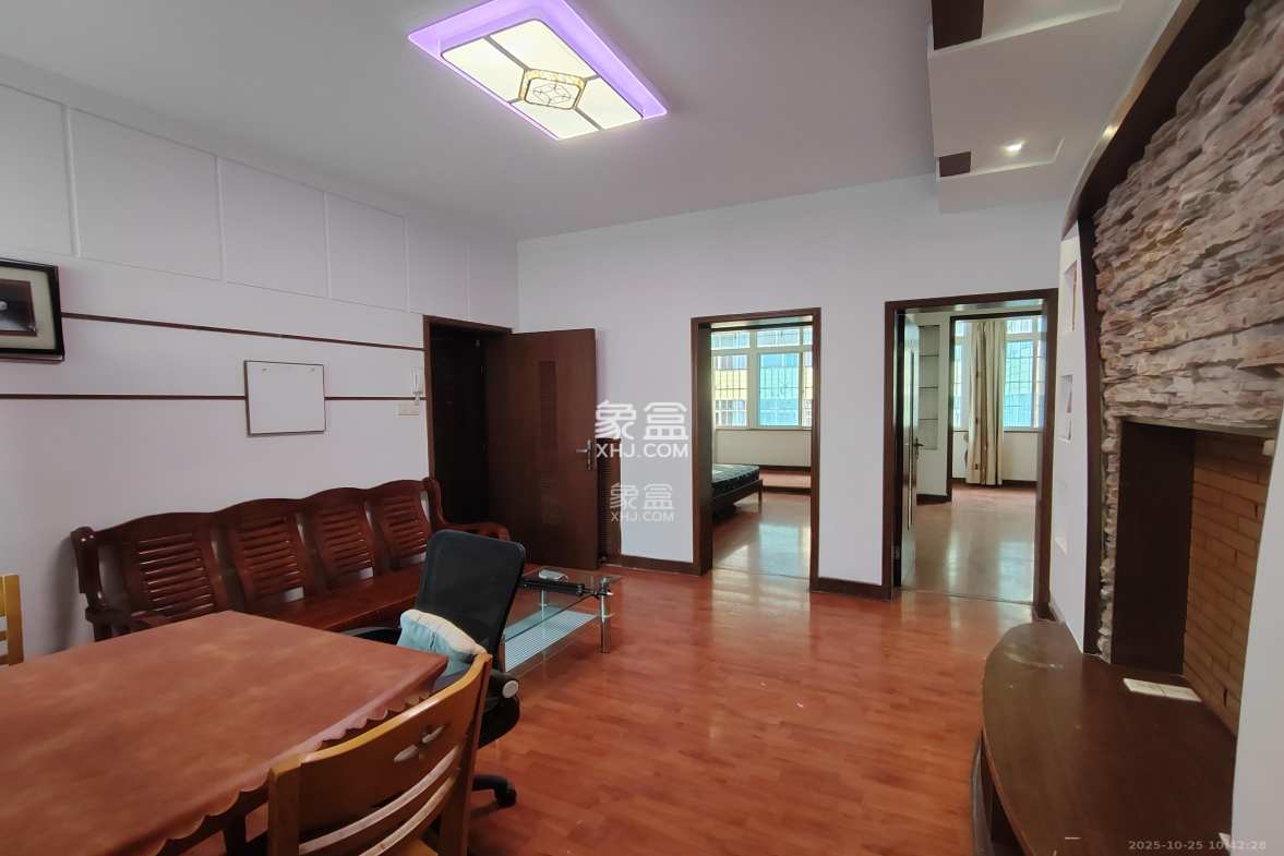 广电南院宿舍  3室1厅1卫    2100.0元/月 广电南院宿舍  3室1厅1卫    2100.0元/月室内图