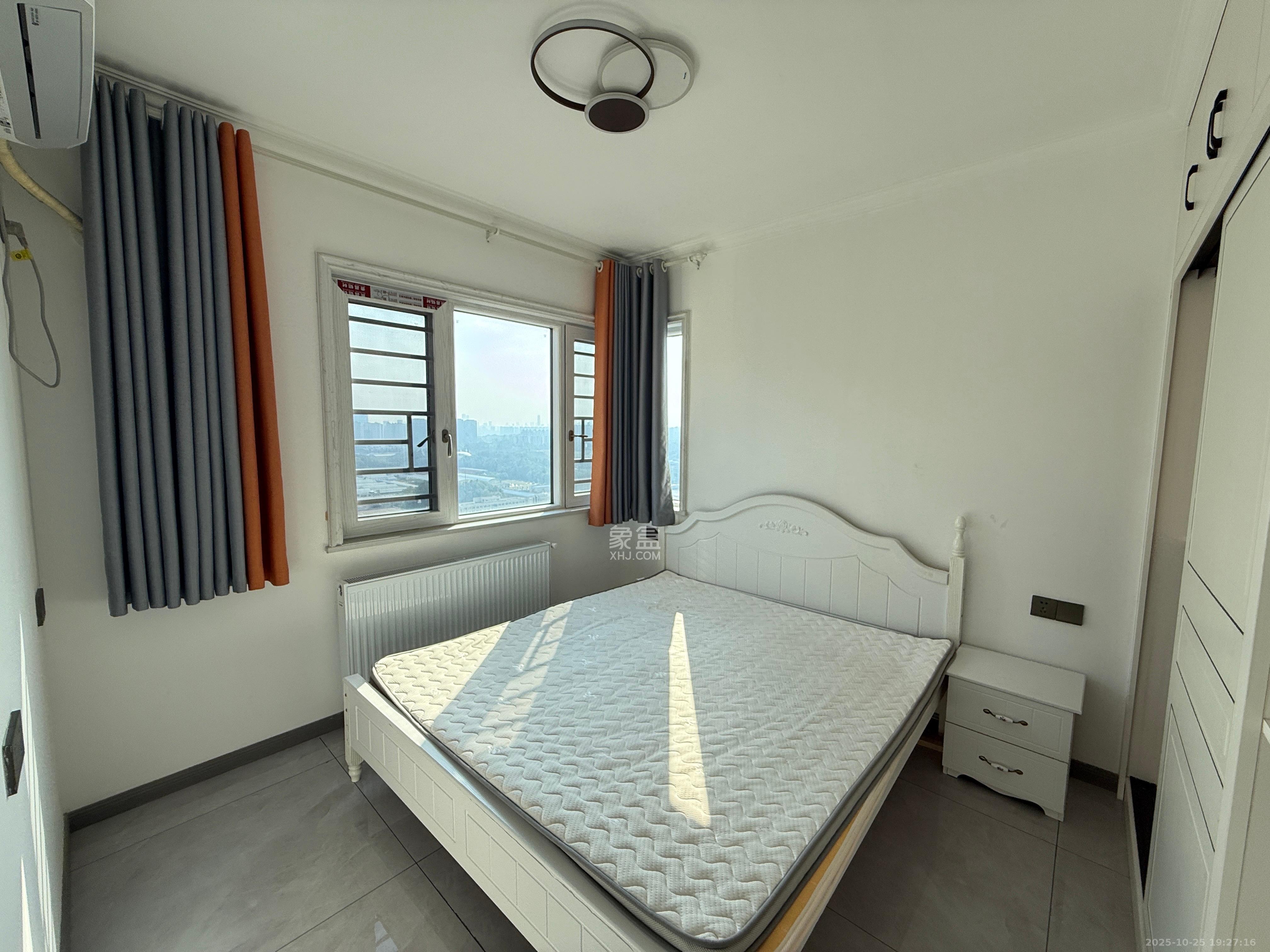 保利香槟国际  3室2厅1卫    2300.0元/月室内图