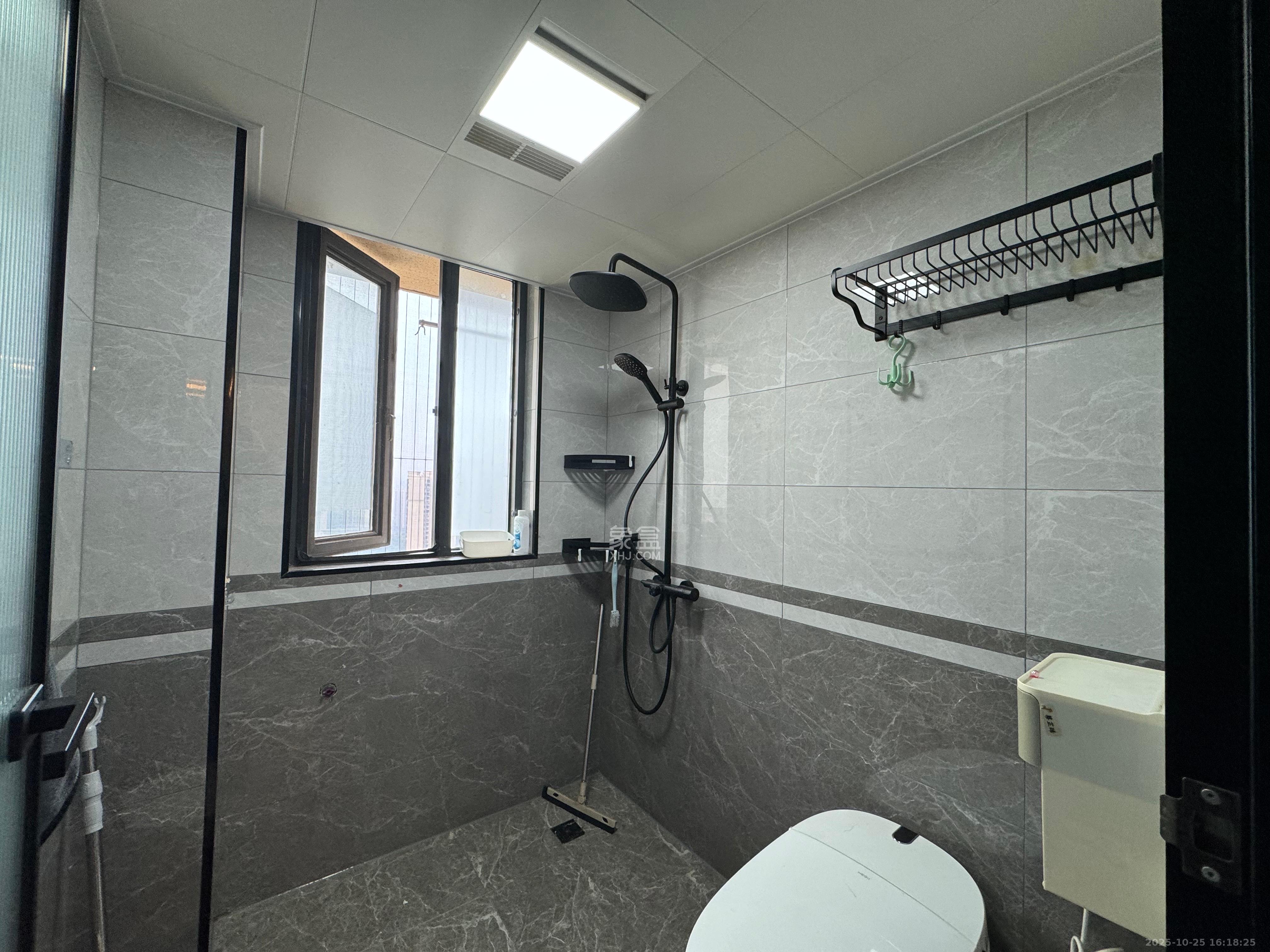 五矿沁园金城(春和景园)  4室2厅2卫    2800.0元/月 五矿沁园金城(春和景园)  4室2厅2卫    2800.0元/月室内图