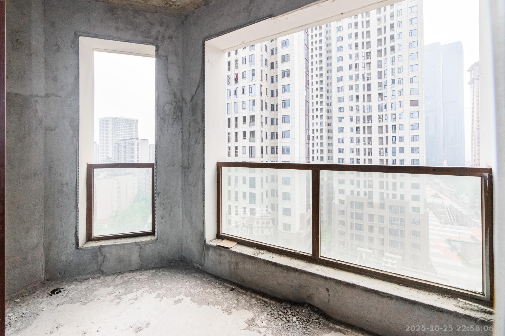 富兴时代御城  4室2厅3卫    240.0万 富兴时代御城  4室2厅3卫    240.0万阳台