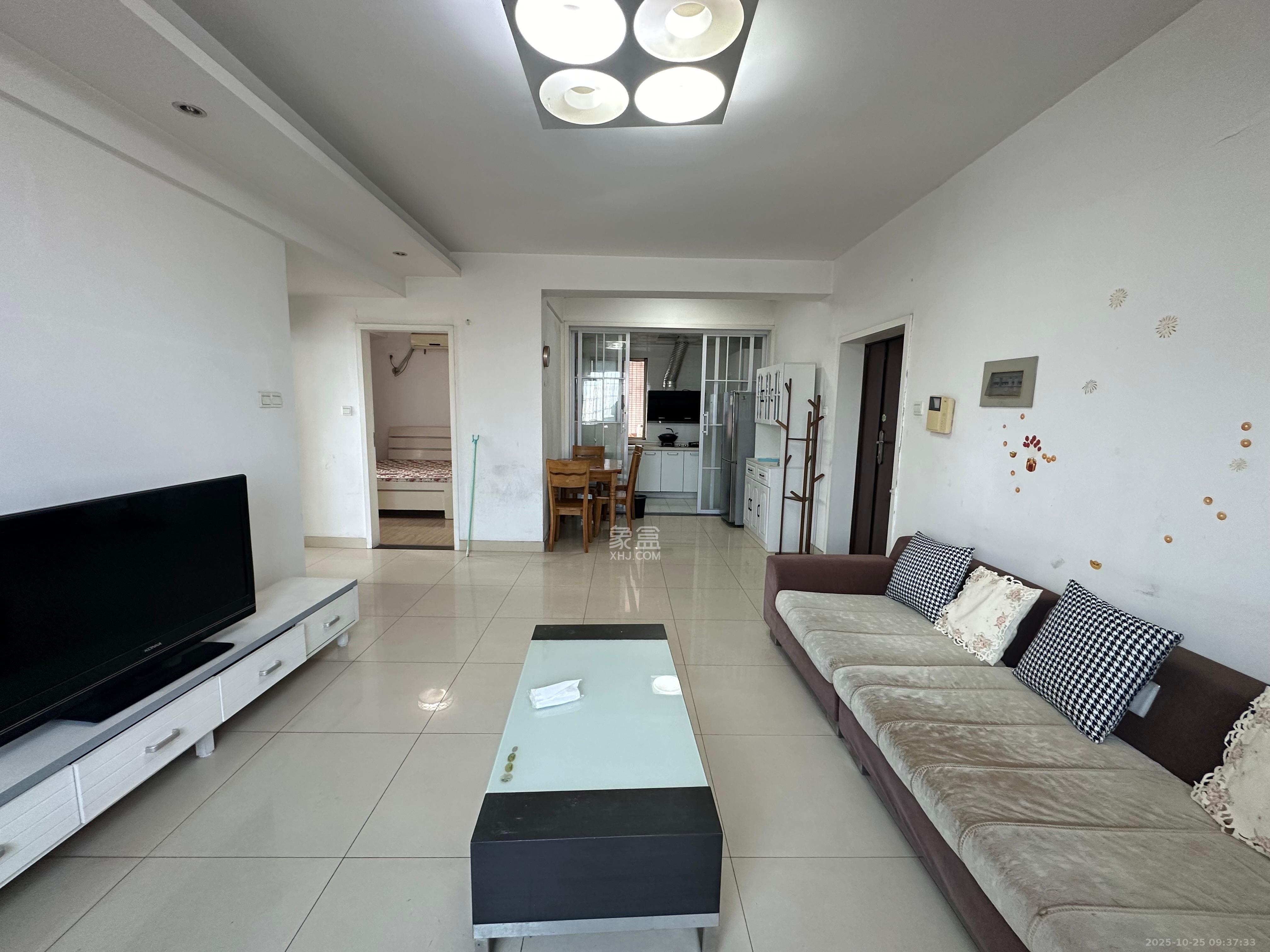 香颂国际  2室1厅1卫    1800.0元/月 香颂国际  2室1厅1卫    1800.0元/月室内图