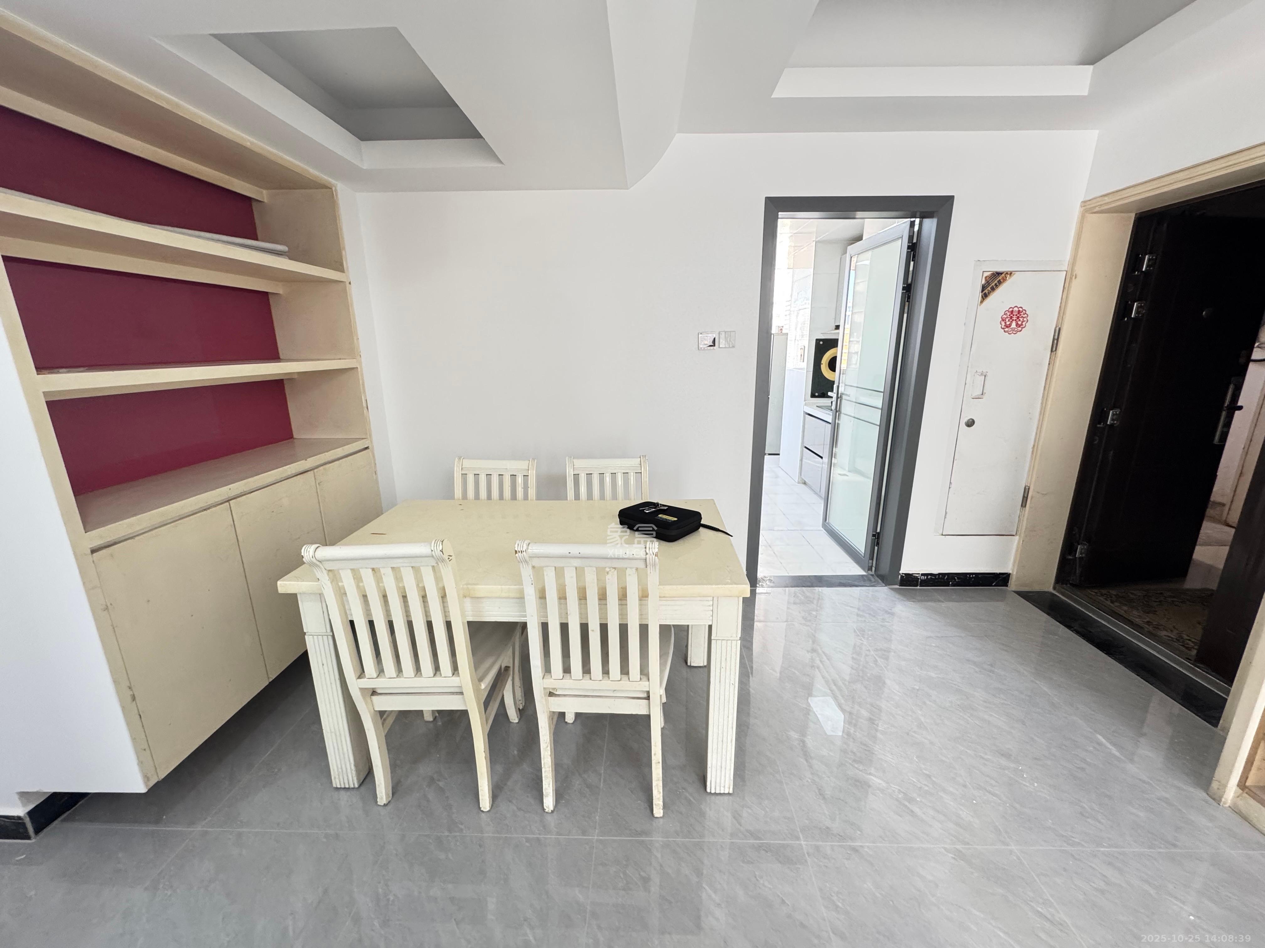 地质家园一、二期（地泰人民公馆）  3室2厅1卫    3500.0元/月室内图