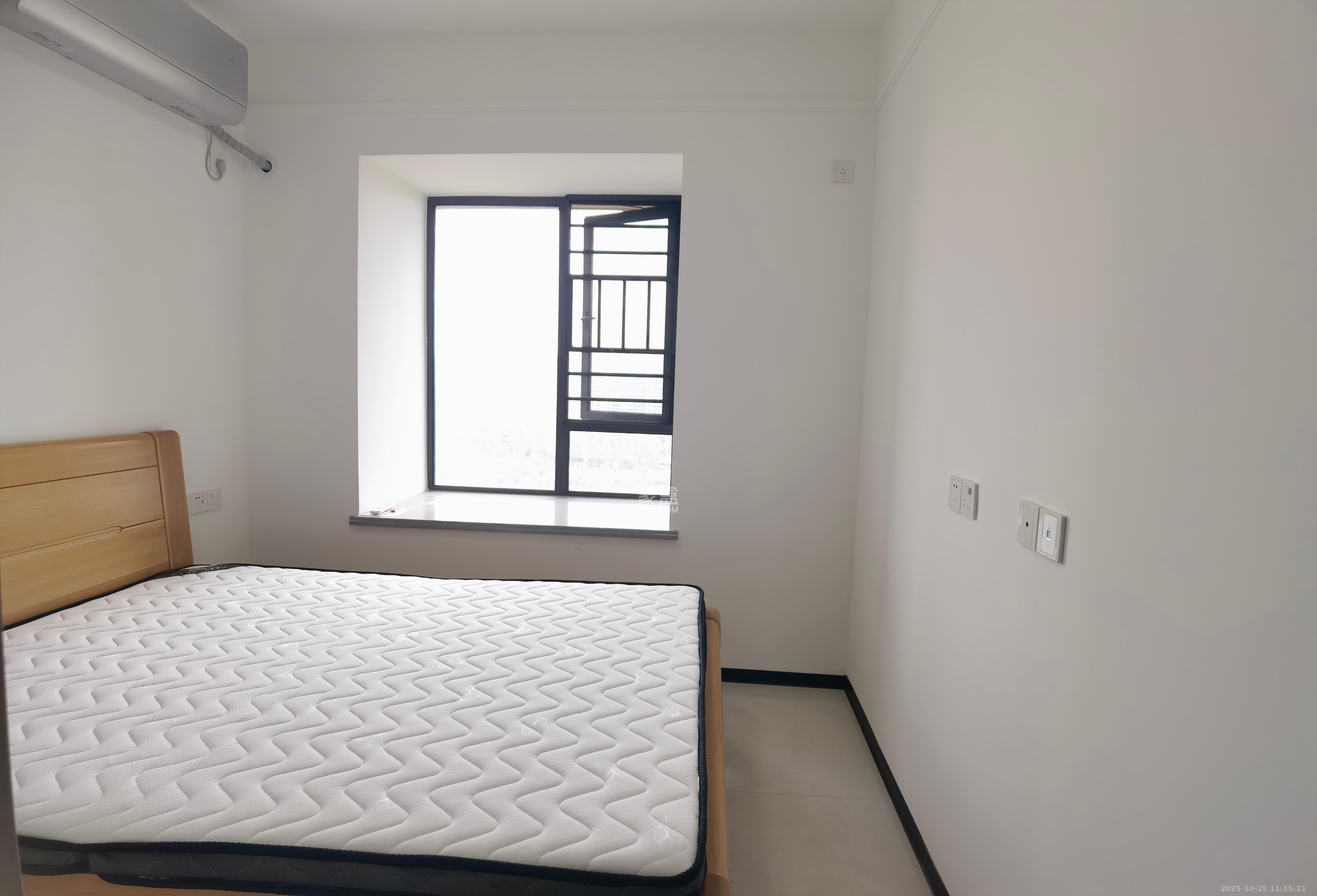 蓝光雍锦府  4室2厅2卫    3000.0元/月室内图