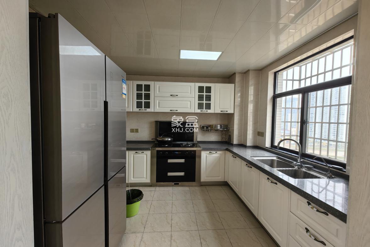 锦绣边城  4室2厅2卫    75.0万 锦绣边城  4室2厅2卫    75.0万客厅