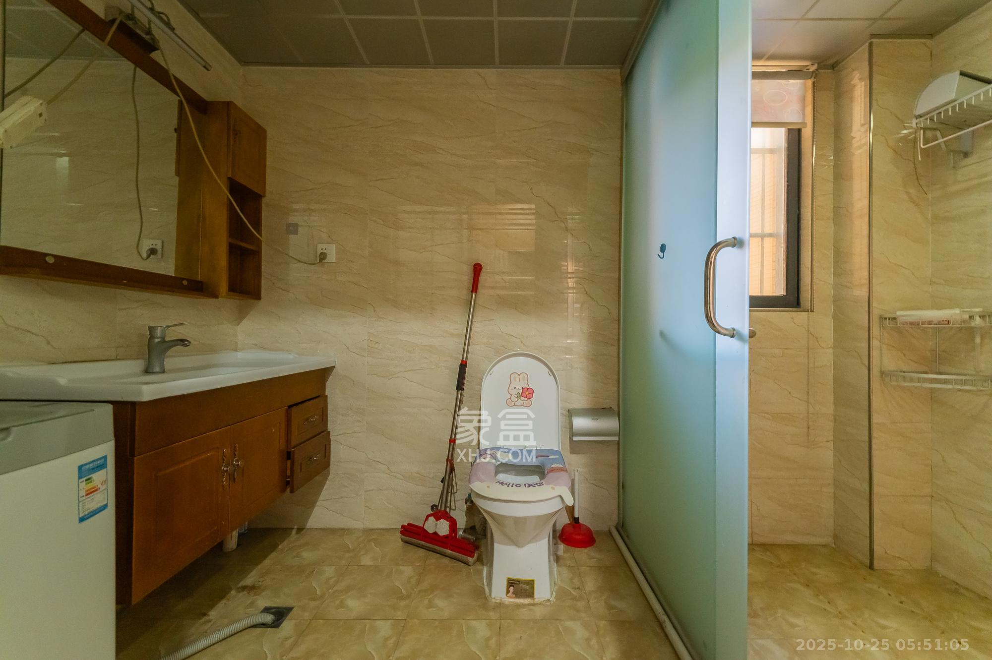 深业睿城  4室2厅2卫    132.0万卫生间