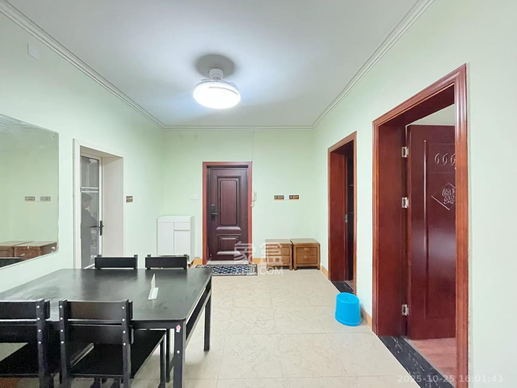 湖南警察学院白云路宿舍区  2室2厅1卫    1900.0元/月 湖南警察学院白云路宿舍区  2室2厅1卫    1900.0元/月室内图