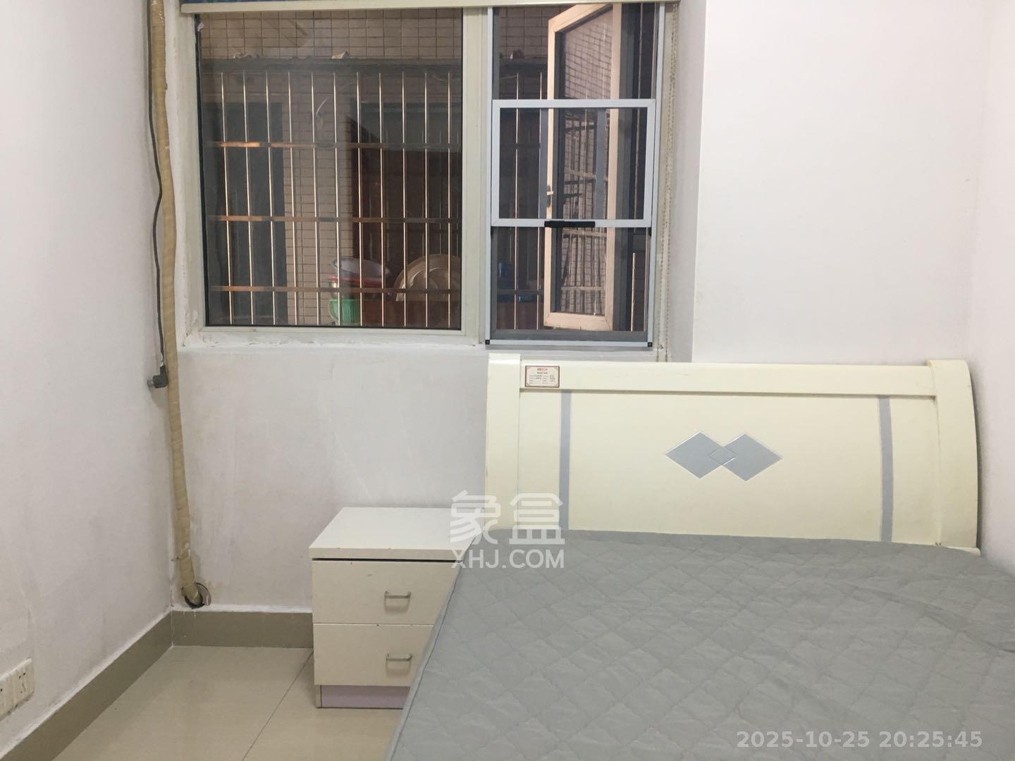 新长海广场  2室2厅1卫    1800.0元/月室内图