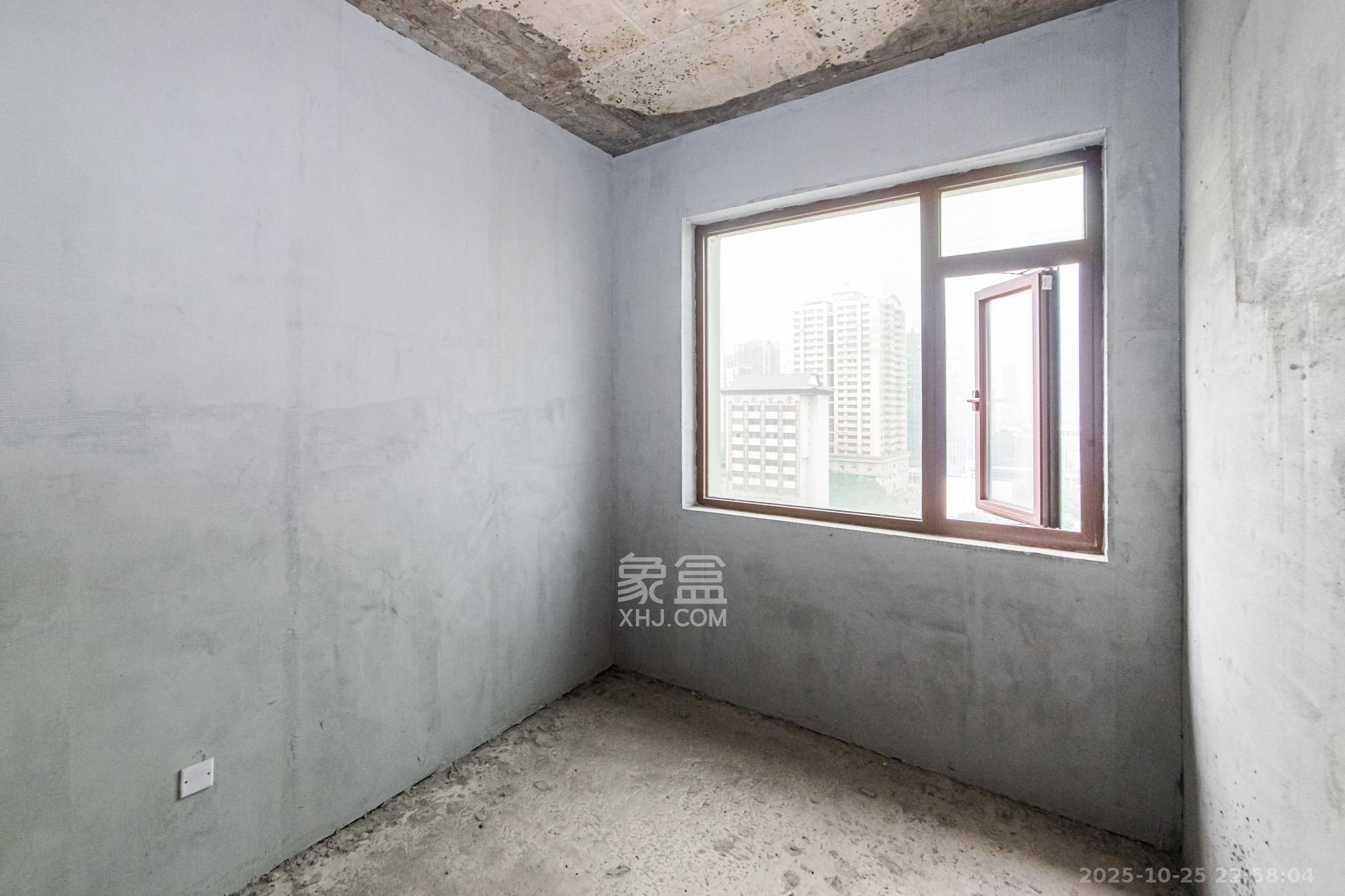 富兴时代御城  4室2厅3卫    240.0万卧室