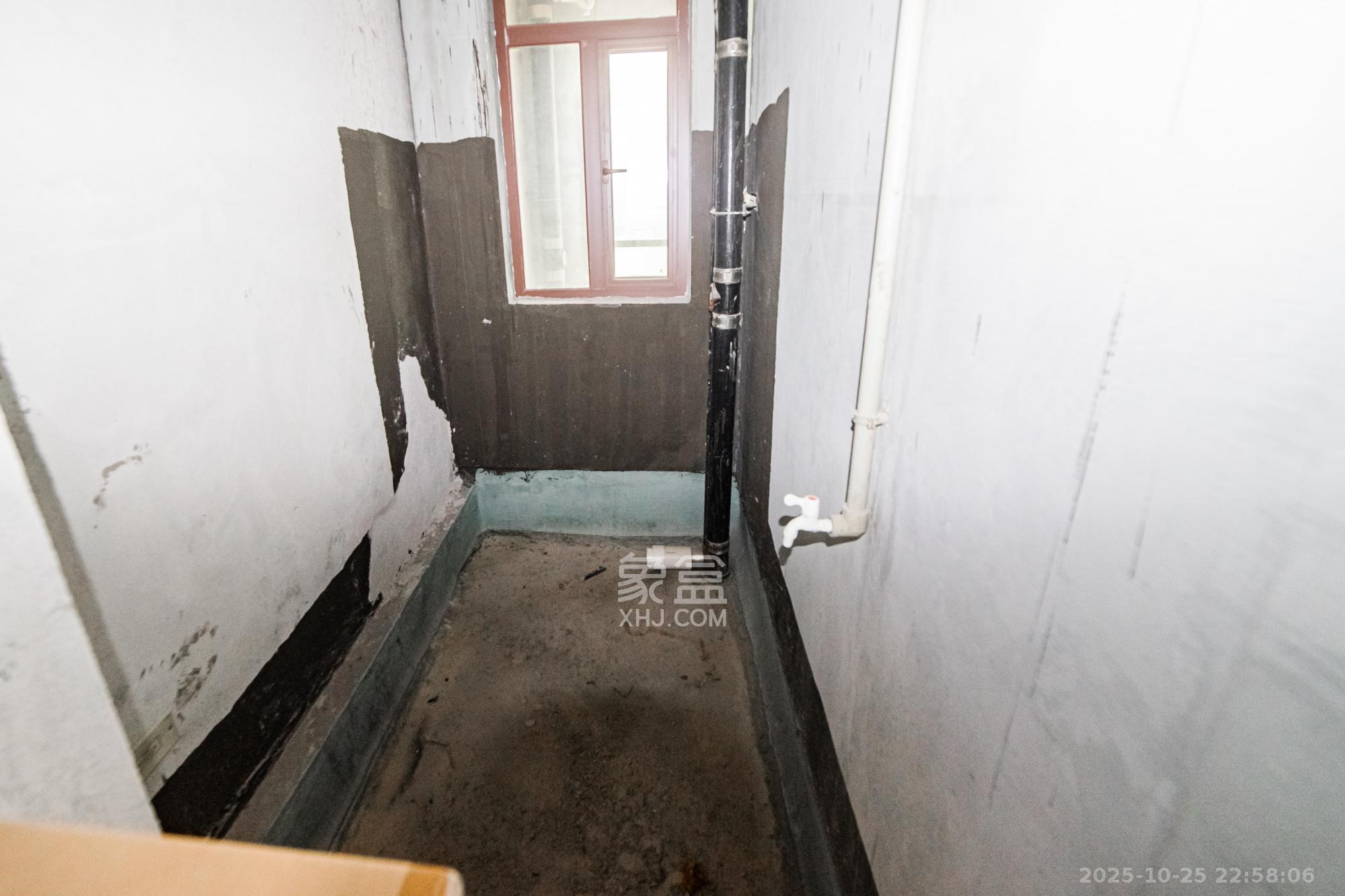 富兴时代御城  4室2厅3卫    240.0万卫生间