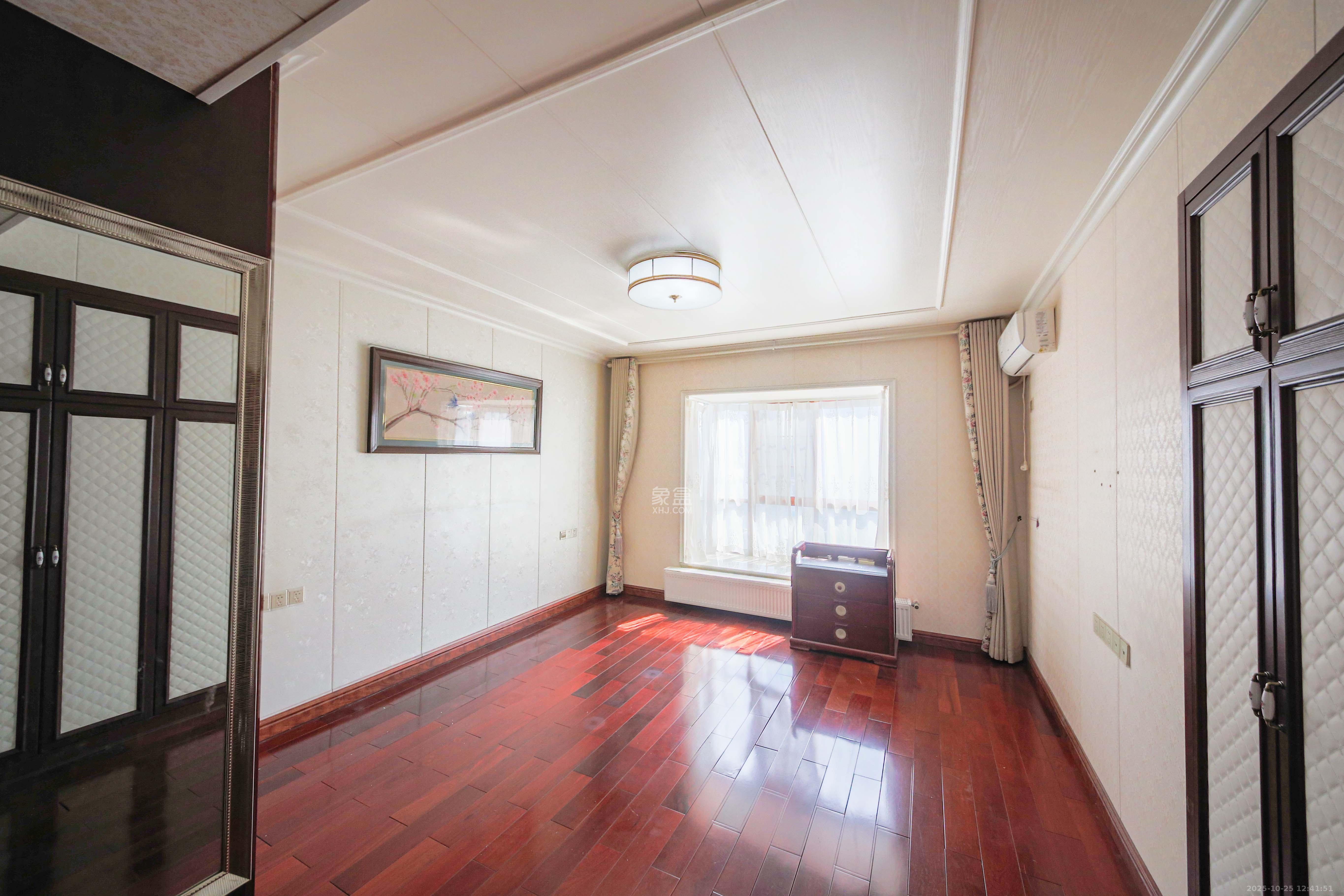 柠檬丽都  5室2厅2卫    228.0万卧室