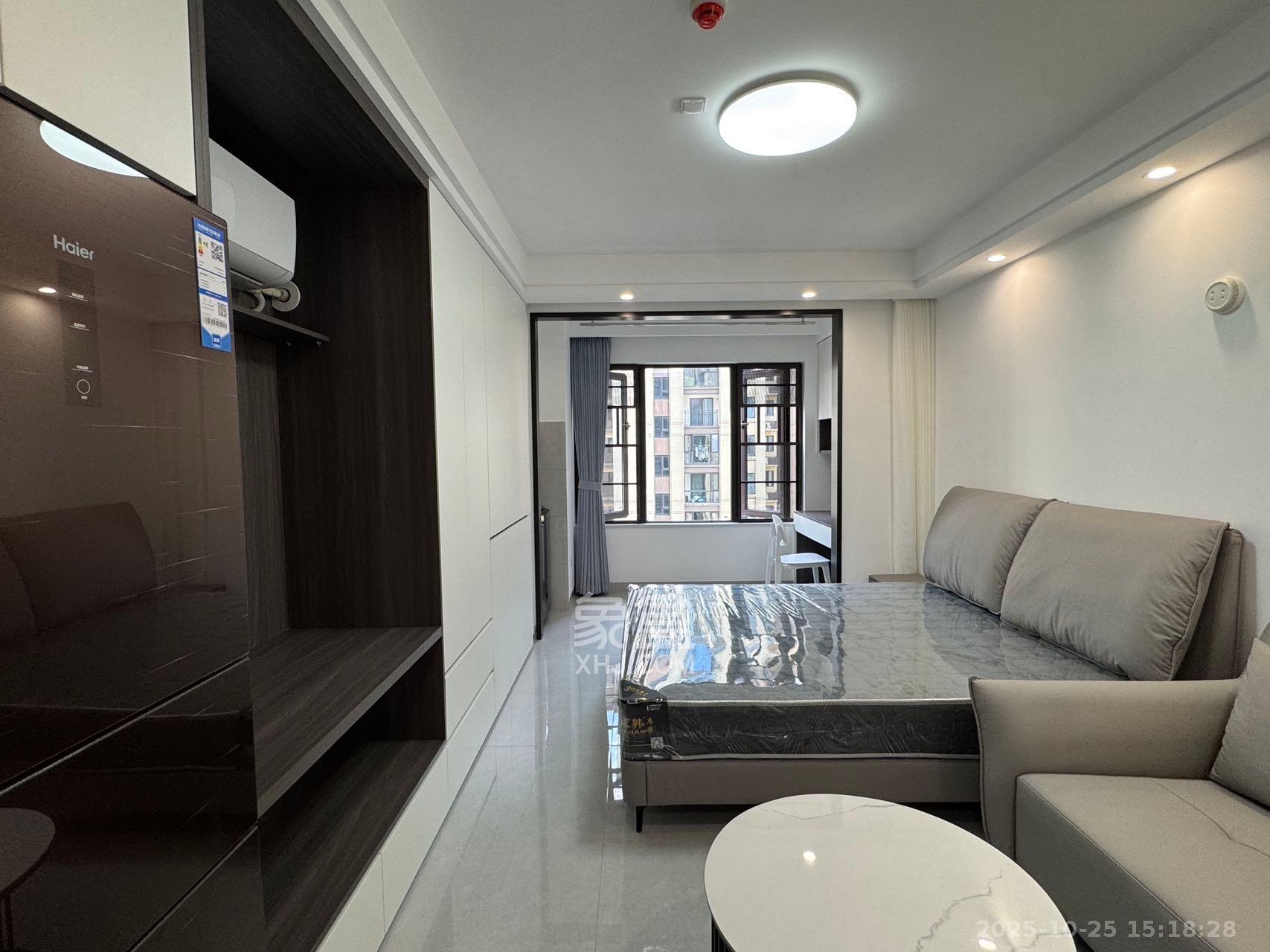 中海珑悦府  1室1厅1卫    1300.0元/月