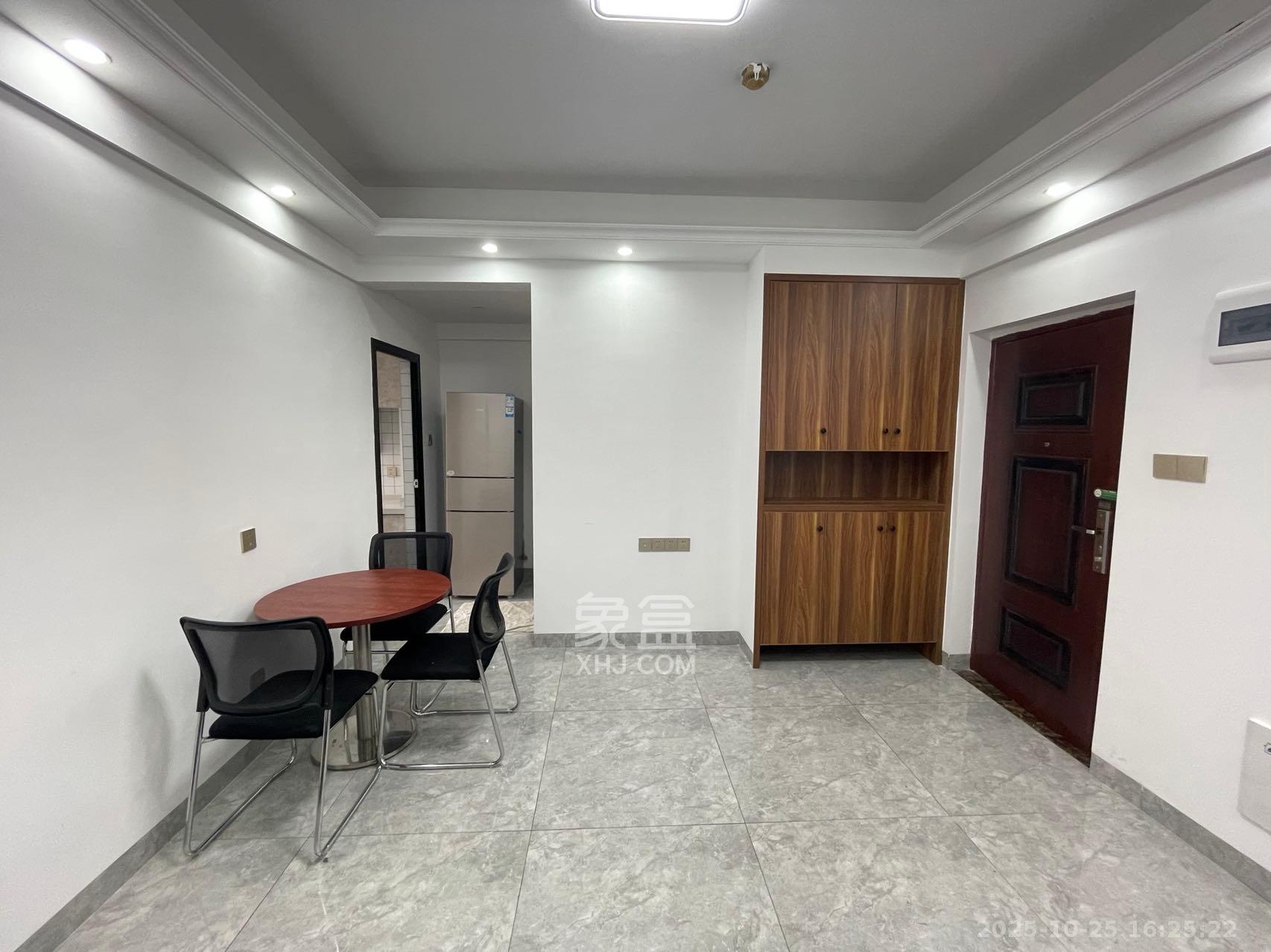 鑫远翡丽郡(鑫远翡丽雅苑)  1室1厅1卫    1700.0元/月 鑫远翡丽郡(鑫远翡丽雅苑)  1室1厅1卫    1700.0元/月室内图1