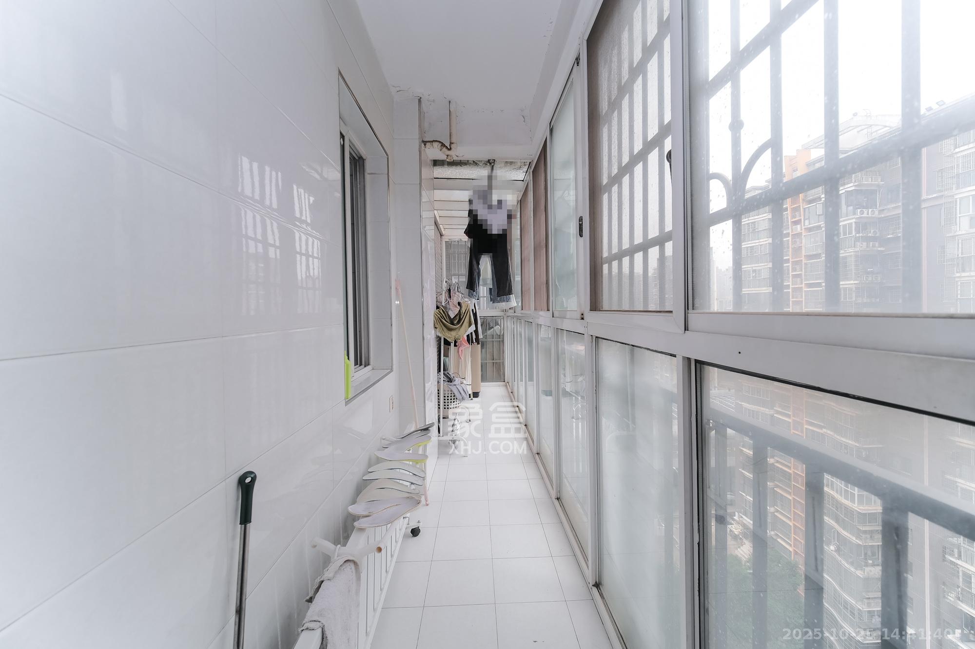 红树湾  3室2厅2卫    62.0万 红树湾  3室2厅2卫    62.0万阳台