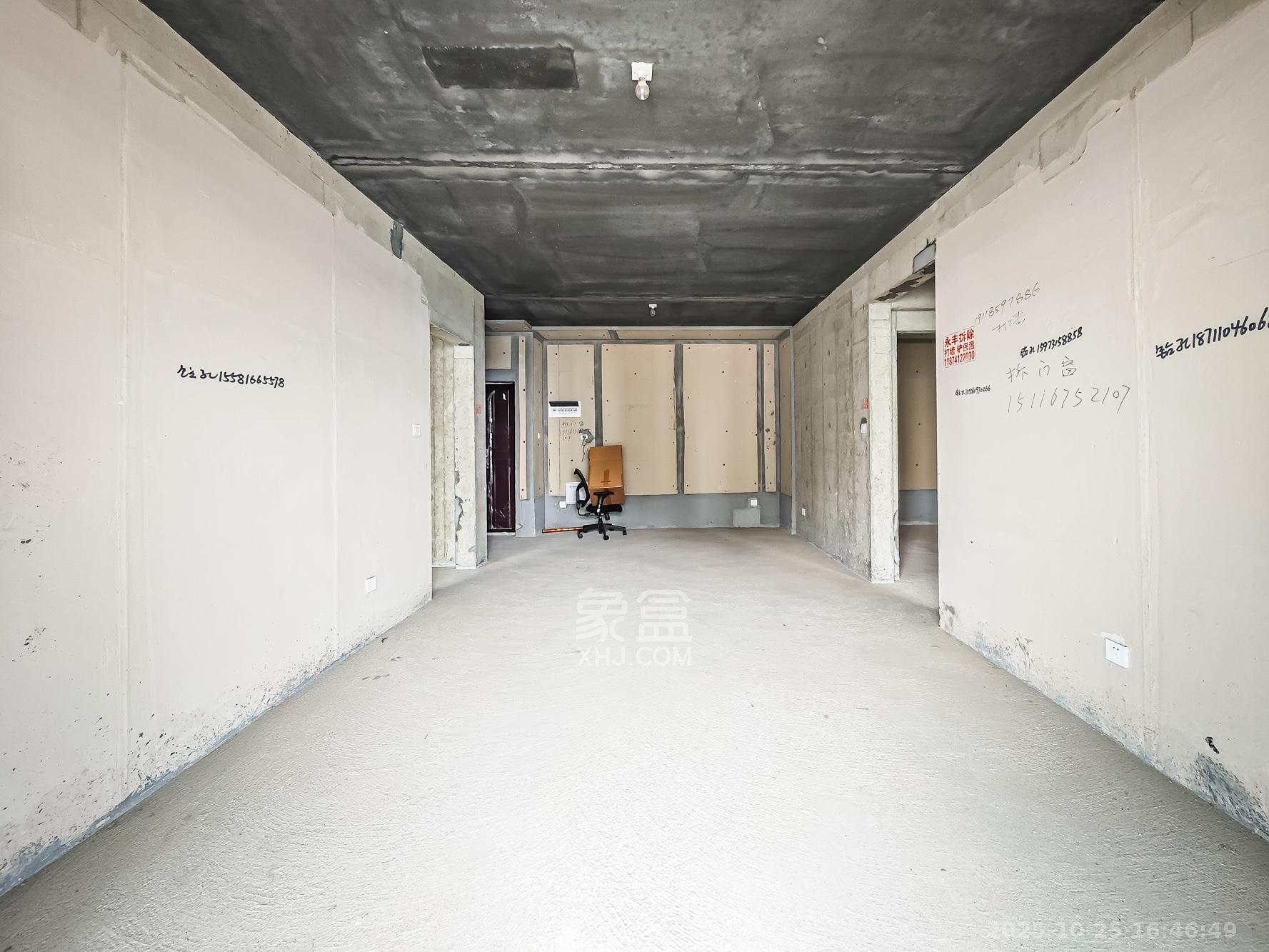 秀峰一品 3室2厅2卫 110.8万 秀峰一品 3室2厅2卫 110.8万客厅