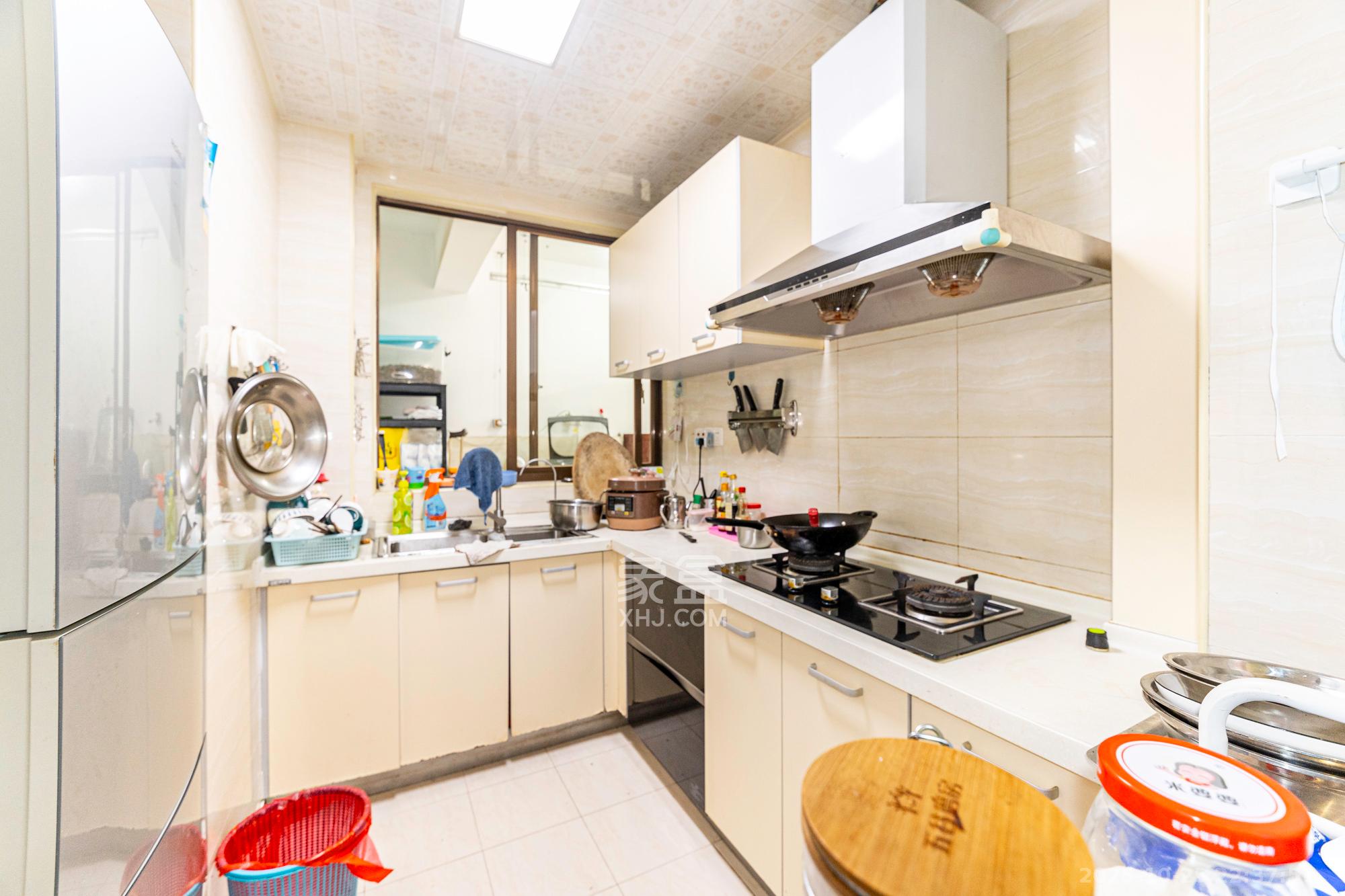 悦湖山 4室2厅2卫 85.0万 悦湖山 4室2厅2卫 85.0万厨房