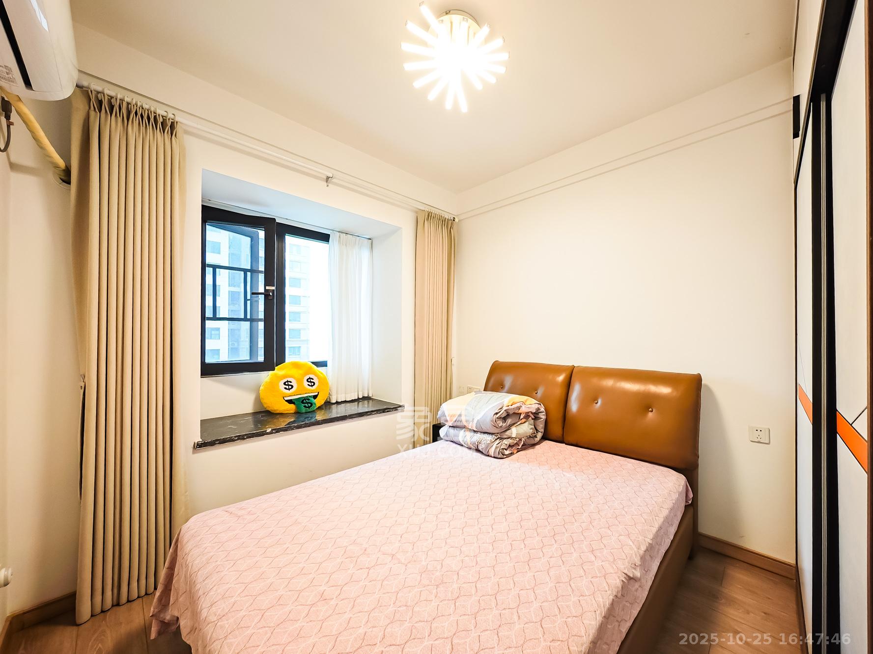 新城和樾(新城和樾公馆) 4室2厅2卫 125.0万 新城和樾(新城和樾公馆) 4室2厅2卫 125.0万卧室