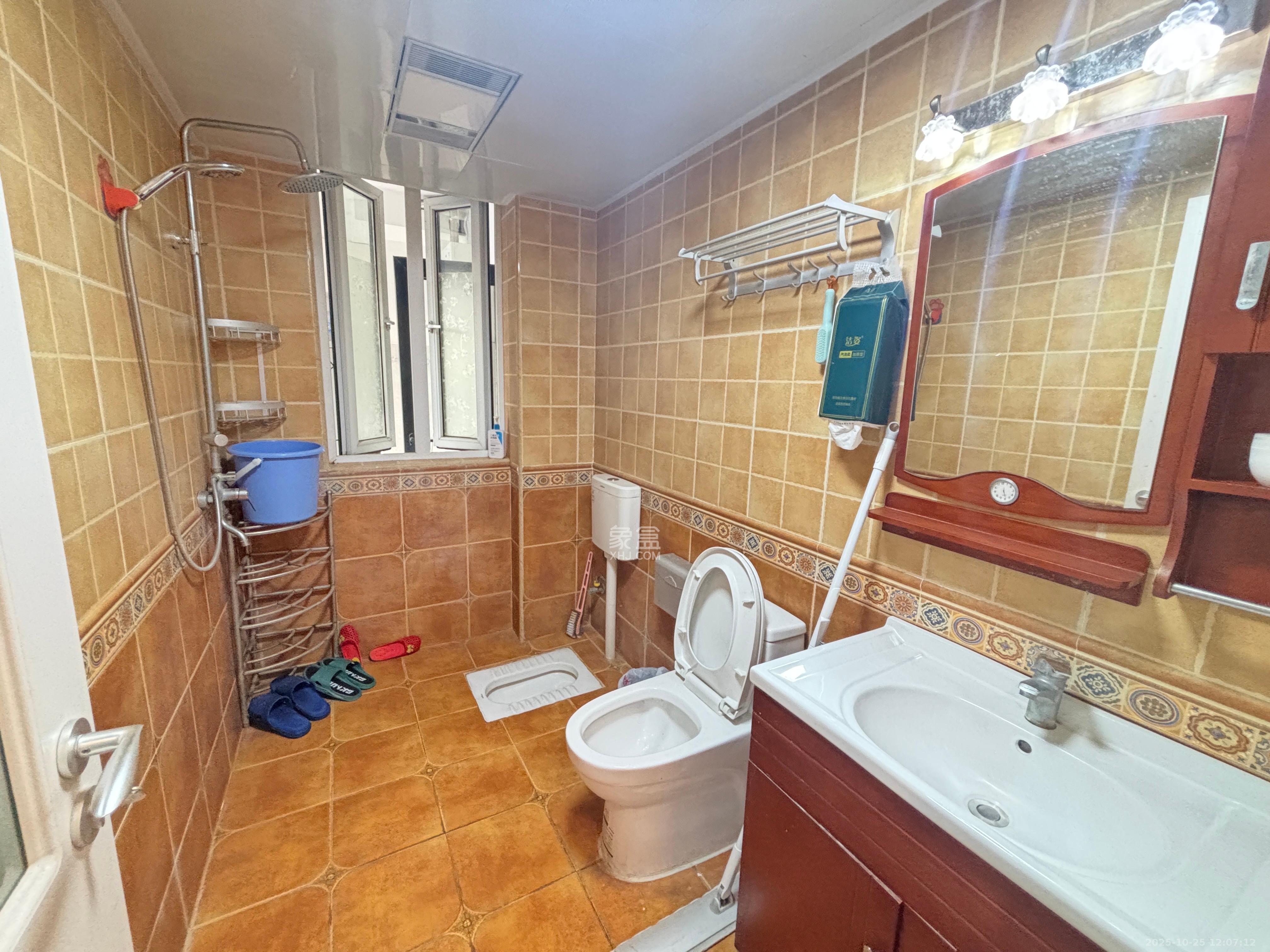 蓝光幸福满庭 3室1厅1卫 2300.0元/月 蓝光幸福满庭 3室1厅1卫 2300.0元/月室内图