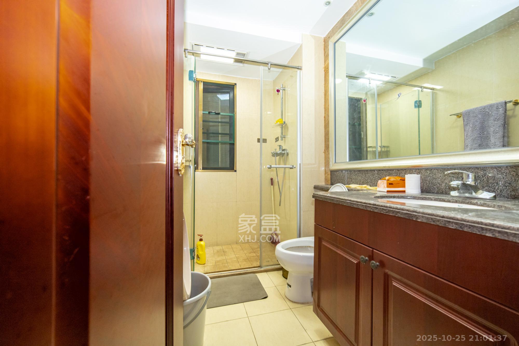 恒大翡翠华庭 3室2厅1卫 106.0万 恒大翡翠华庭 3室2厅1卫 106.0万卫生间