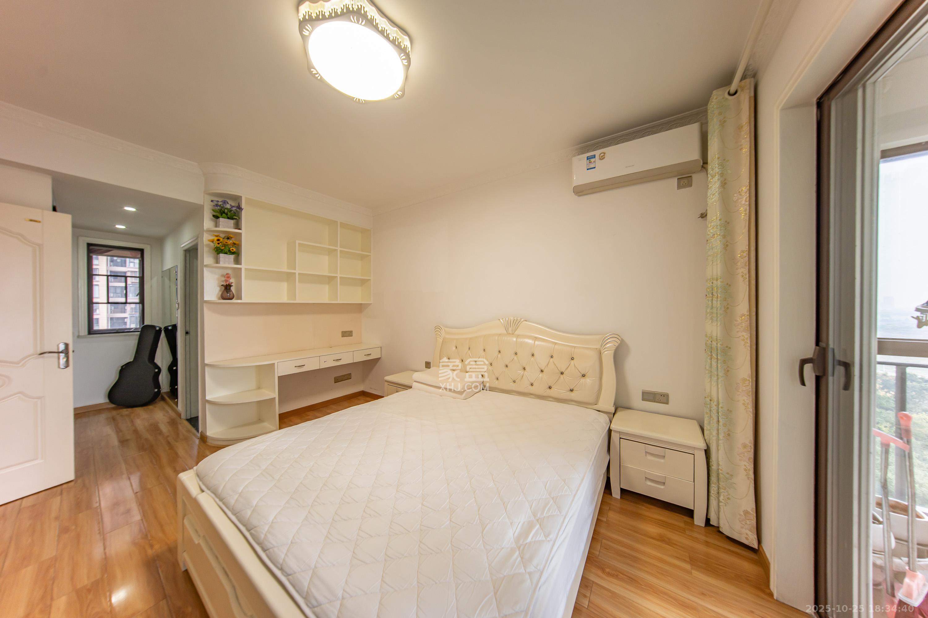 华润橡树湾 3室2厅2卫 91.8万 华润橡树湾 3室2厅2卫 91.8万卧室