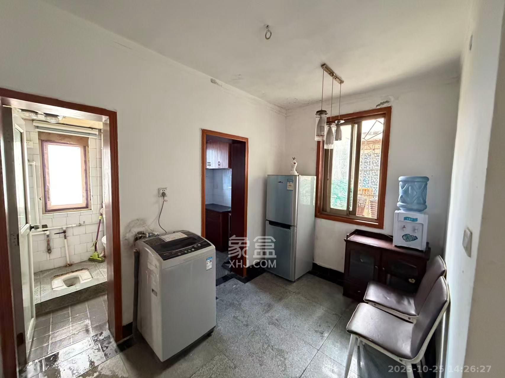 新运公寓  3室2厅1卫    2000.0元/月 新运公寓  3室2厅1卫    2000.0元/月室内图