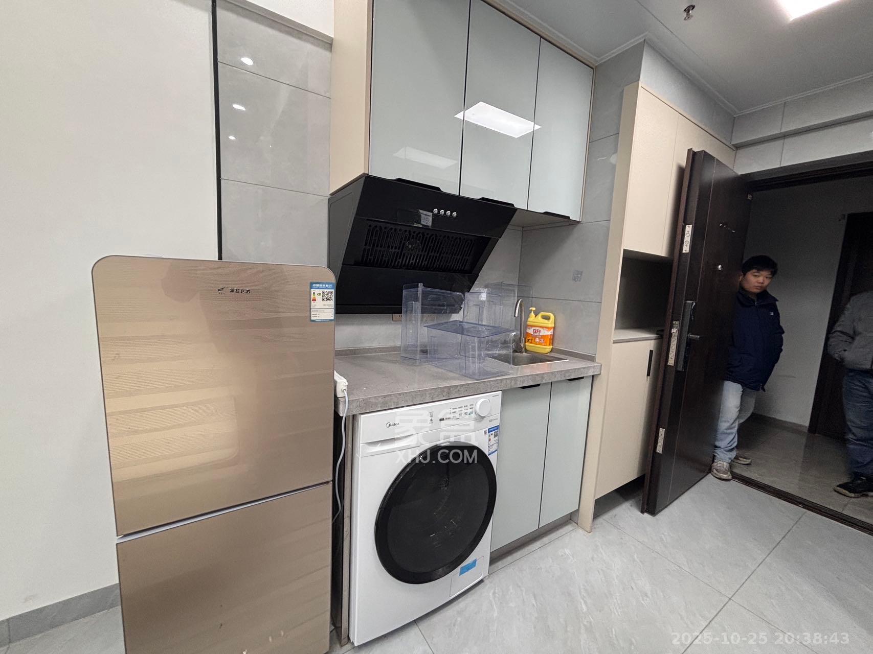 鄱阳汇金中心  1室0厅0卫    1100.0元/月室内图