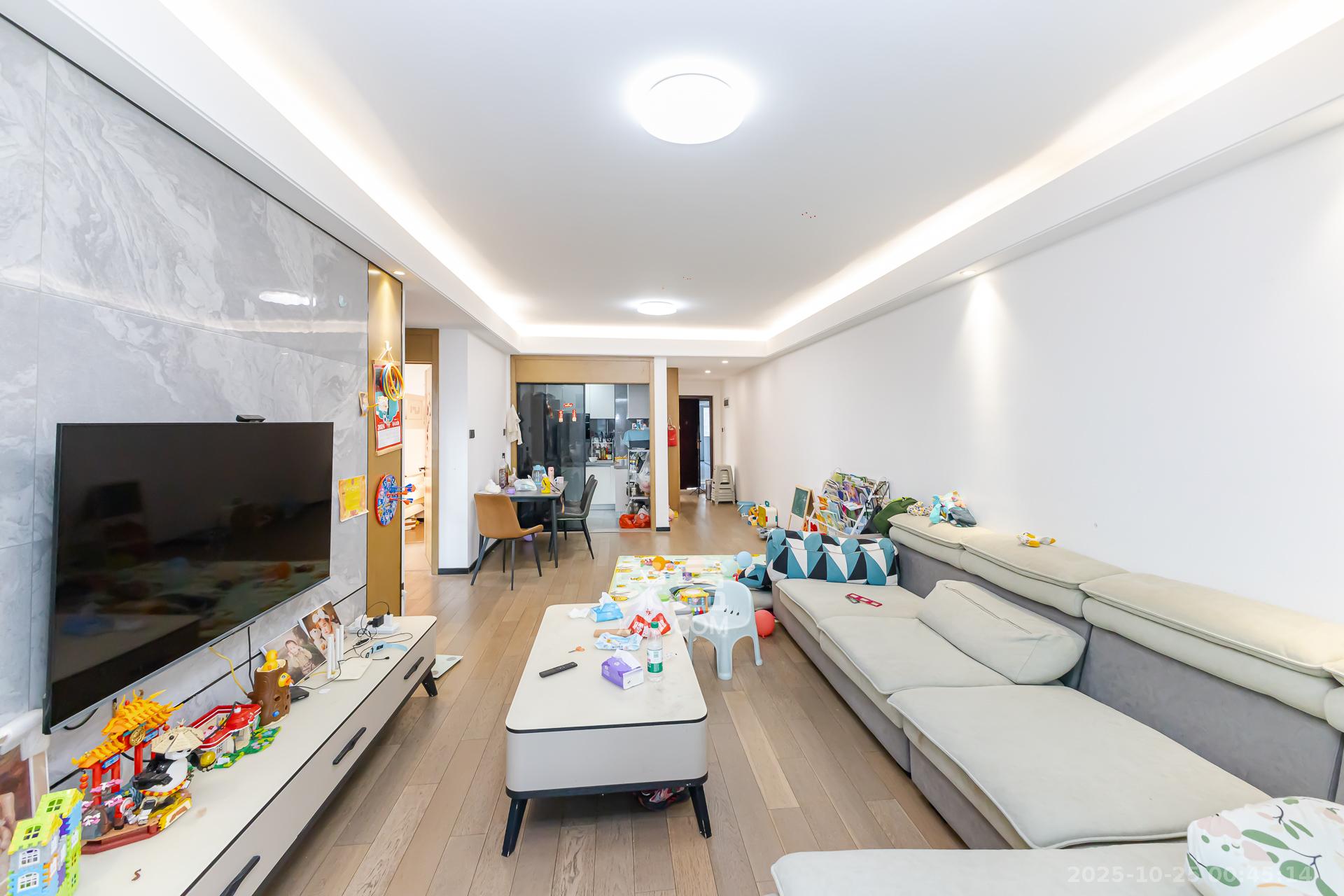 润和滨江府  1室0厅0卫    93.0万 润和滨江府  1室0厅0卫    93.0万客厅