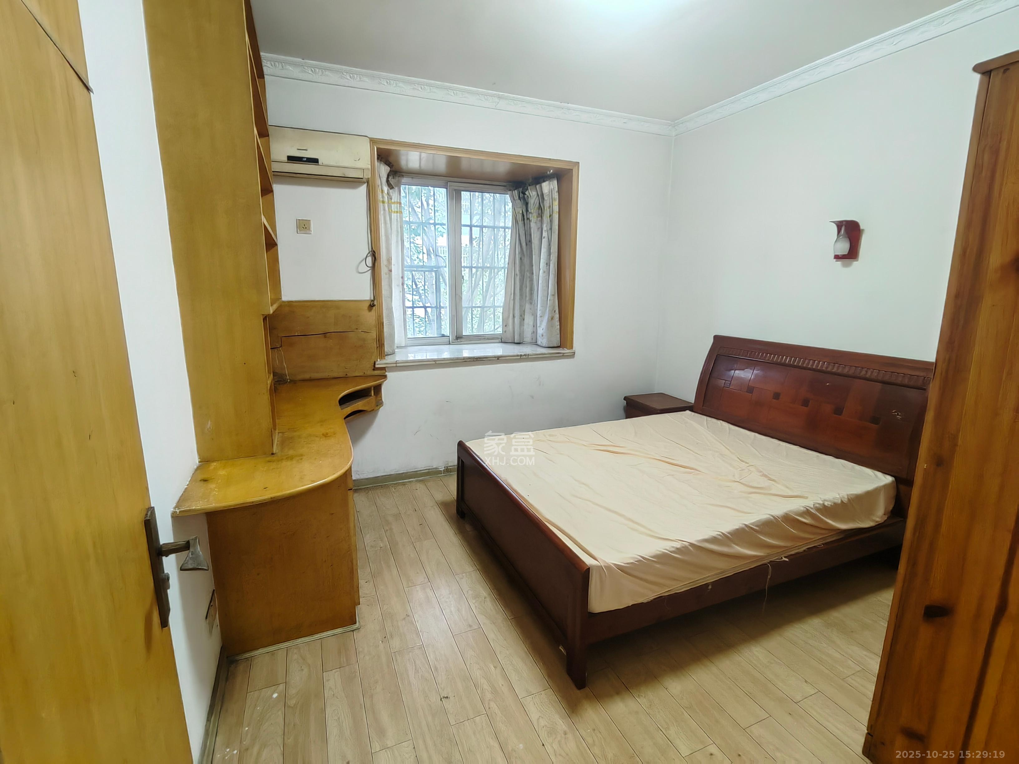 创业乐园  3室2厅2卫    1400.0元/月室内图