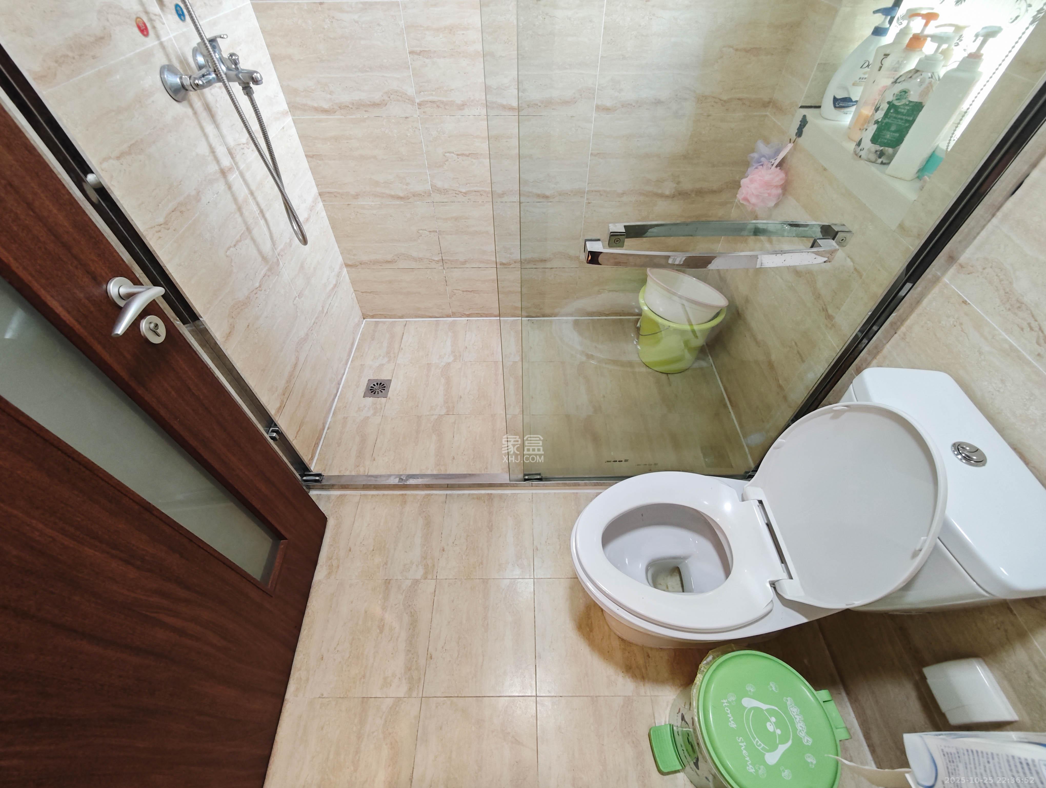 万科魅力之城  4室2厅2卫    150.0万卫生间