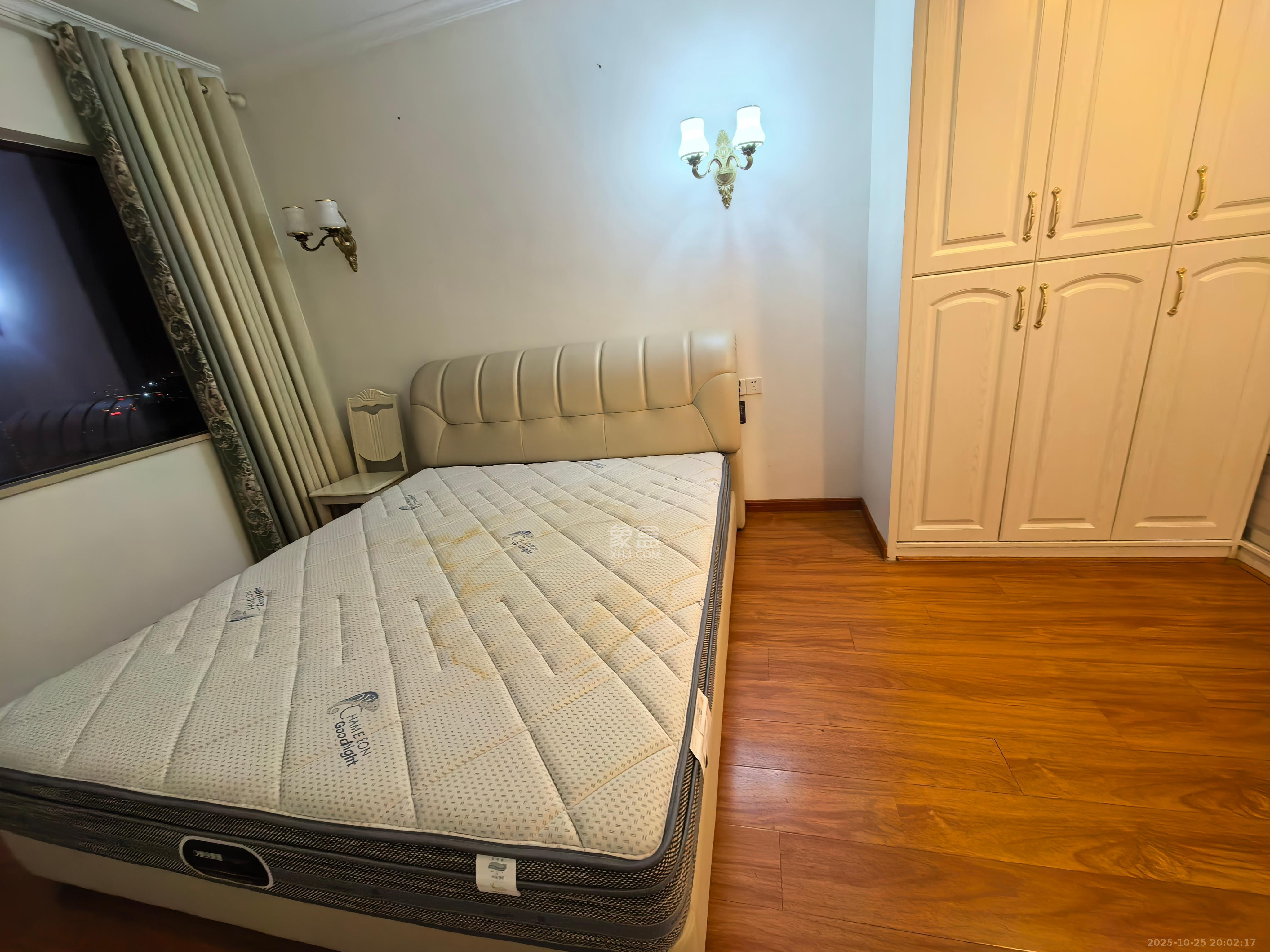 华润置地广场二期  3室2厅1卫    2300.0元/月室内图