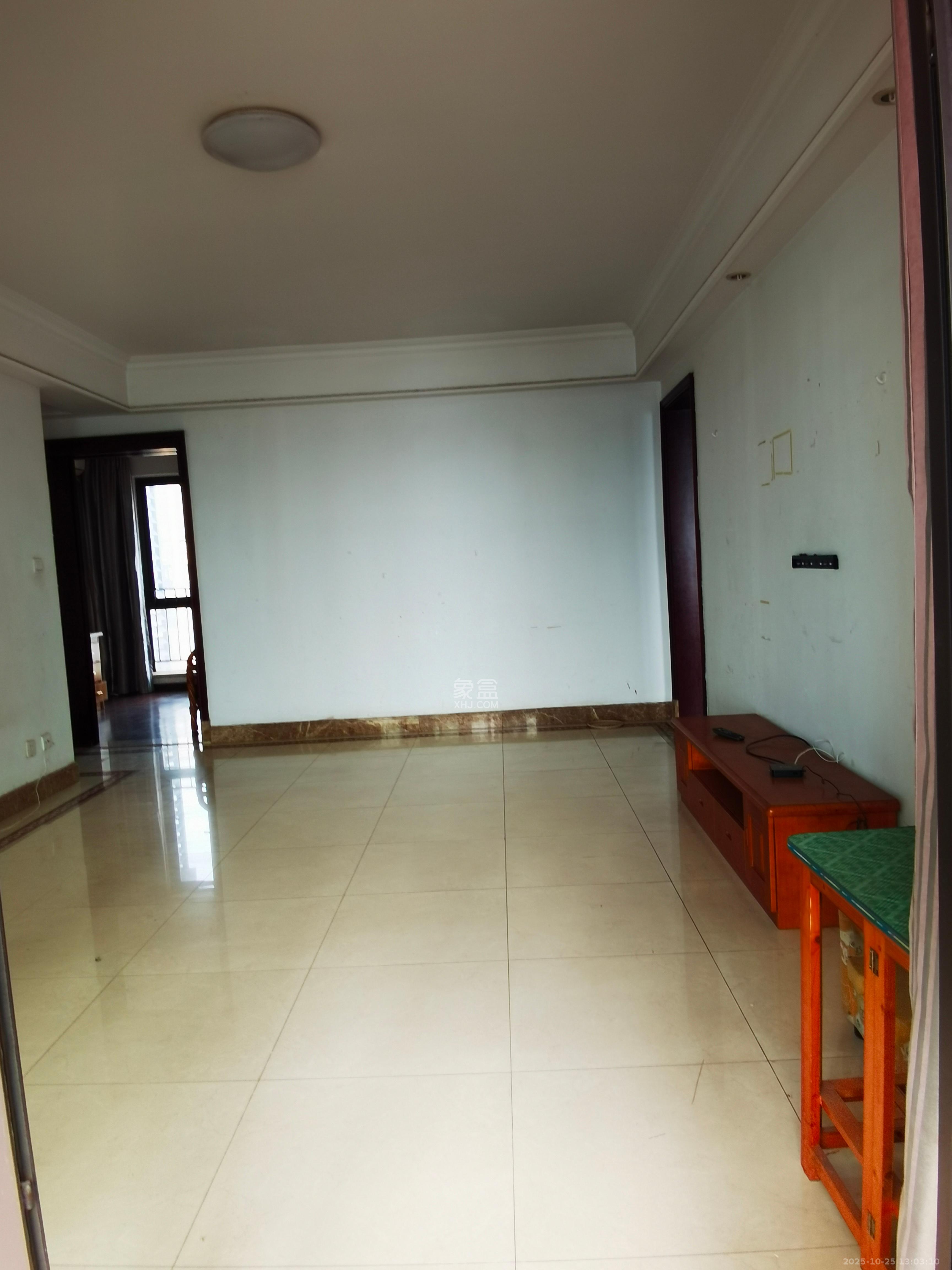 中海国际一期 4室2厅2卫 2500.0元/月 中海国际一期 4室2厅2卫 2500.0元/月室内图