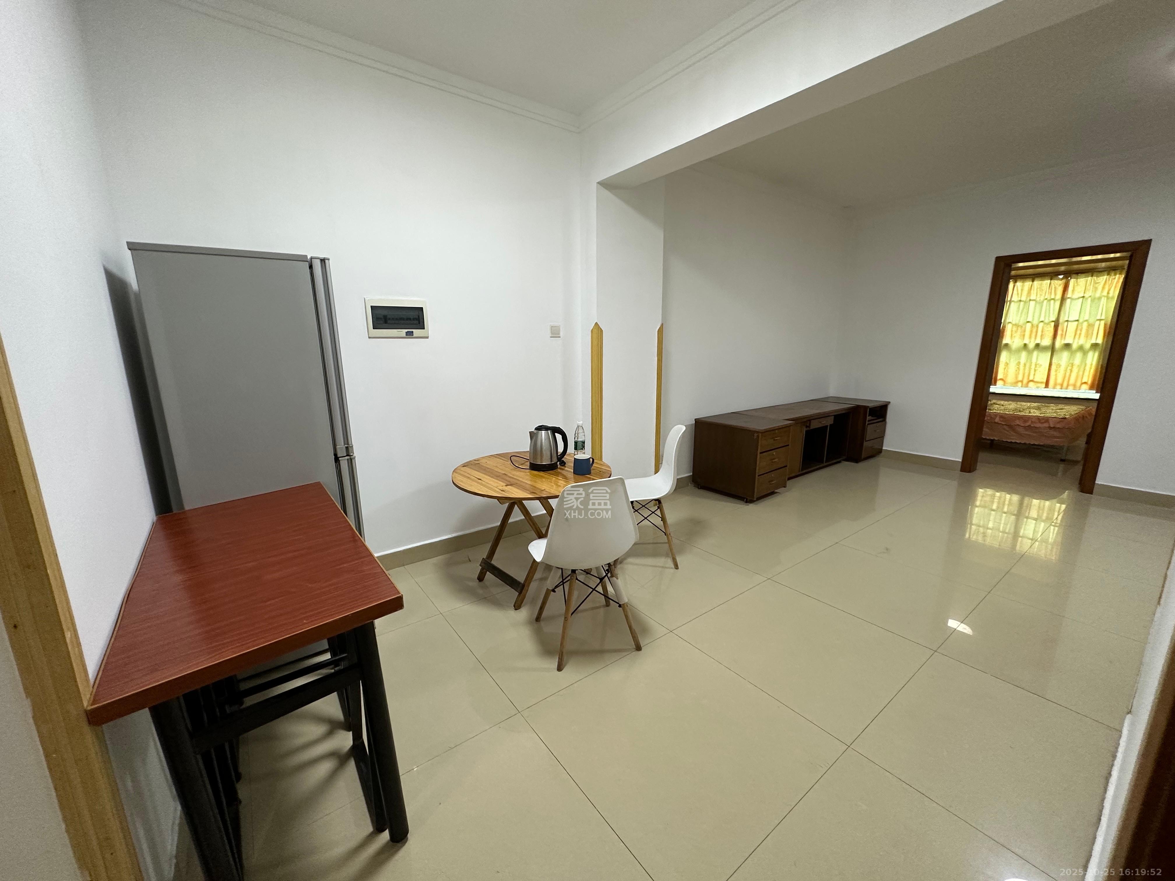 高桥财富大厦  3室1厅1卫    2100.0元/月 高桥财富大厦  3室1厅1卫    2100.0元/月室内图